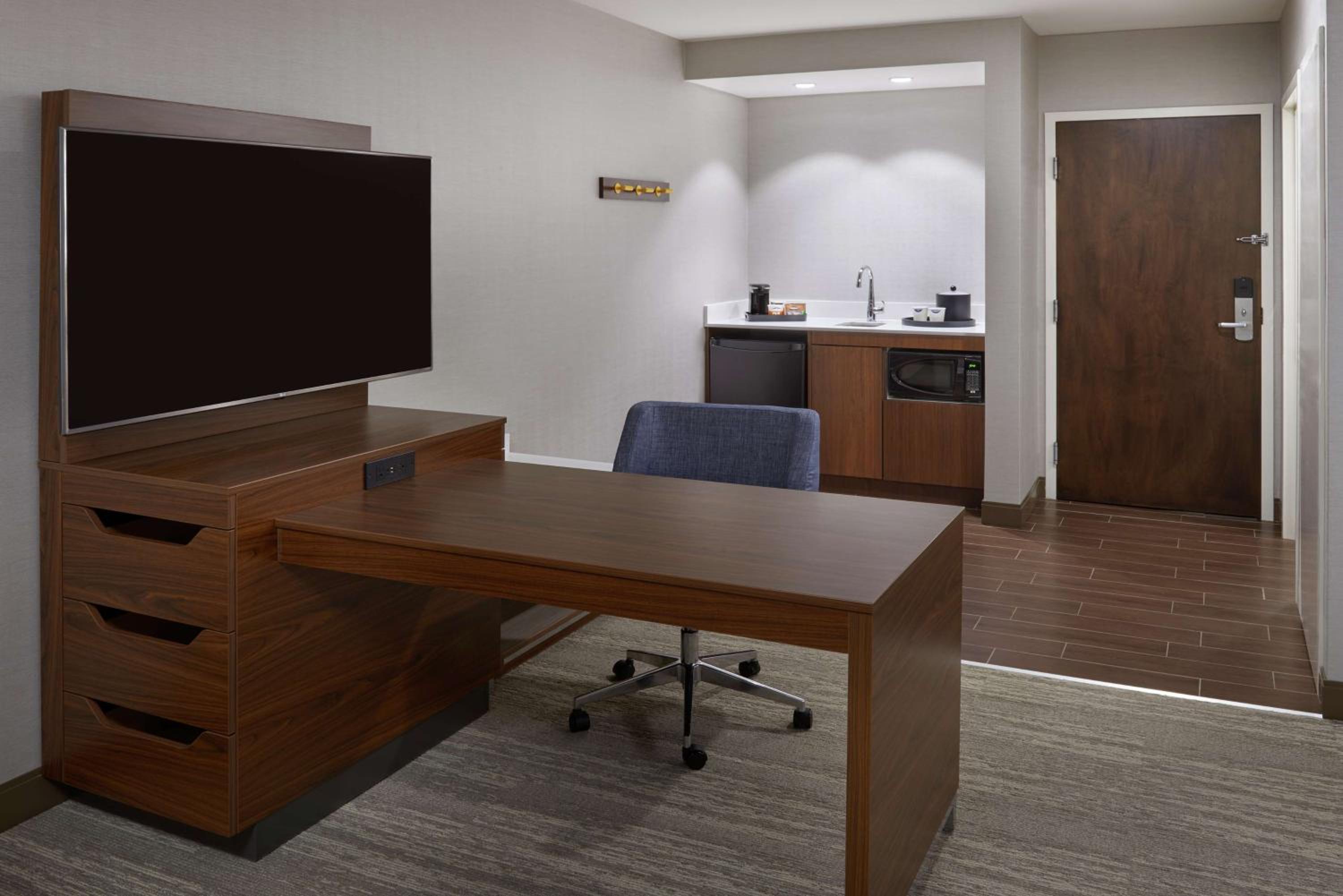 King Studio Suite - Non-Smoking - Photo 3