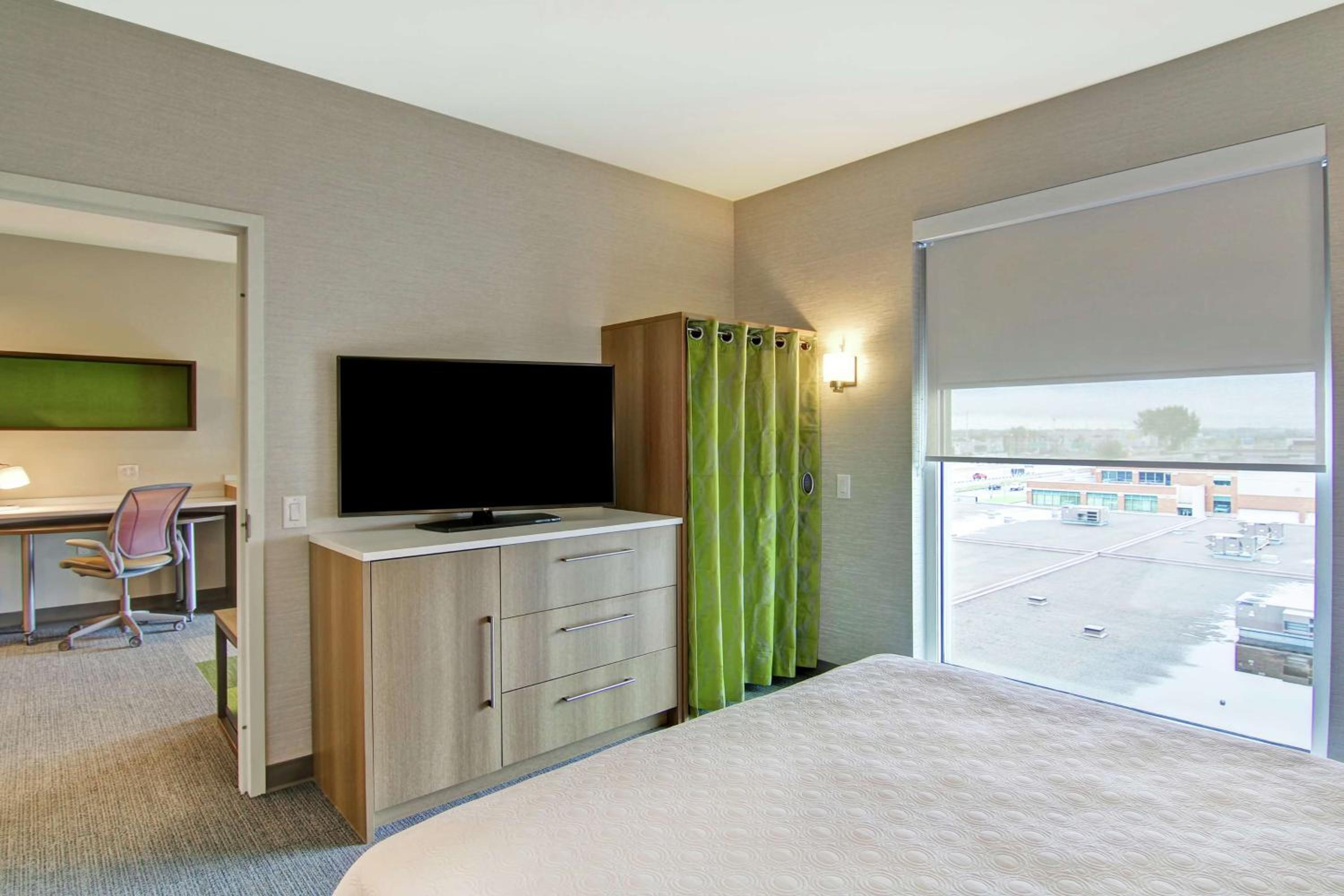 One-Bedroom King Suite - Non-Smoking photo 1