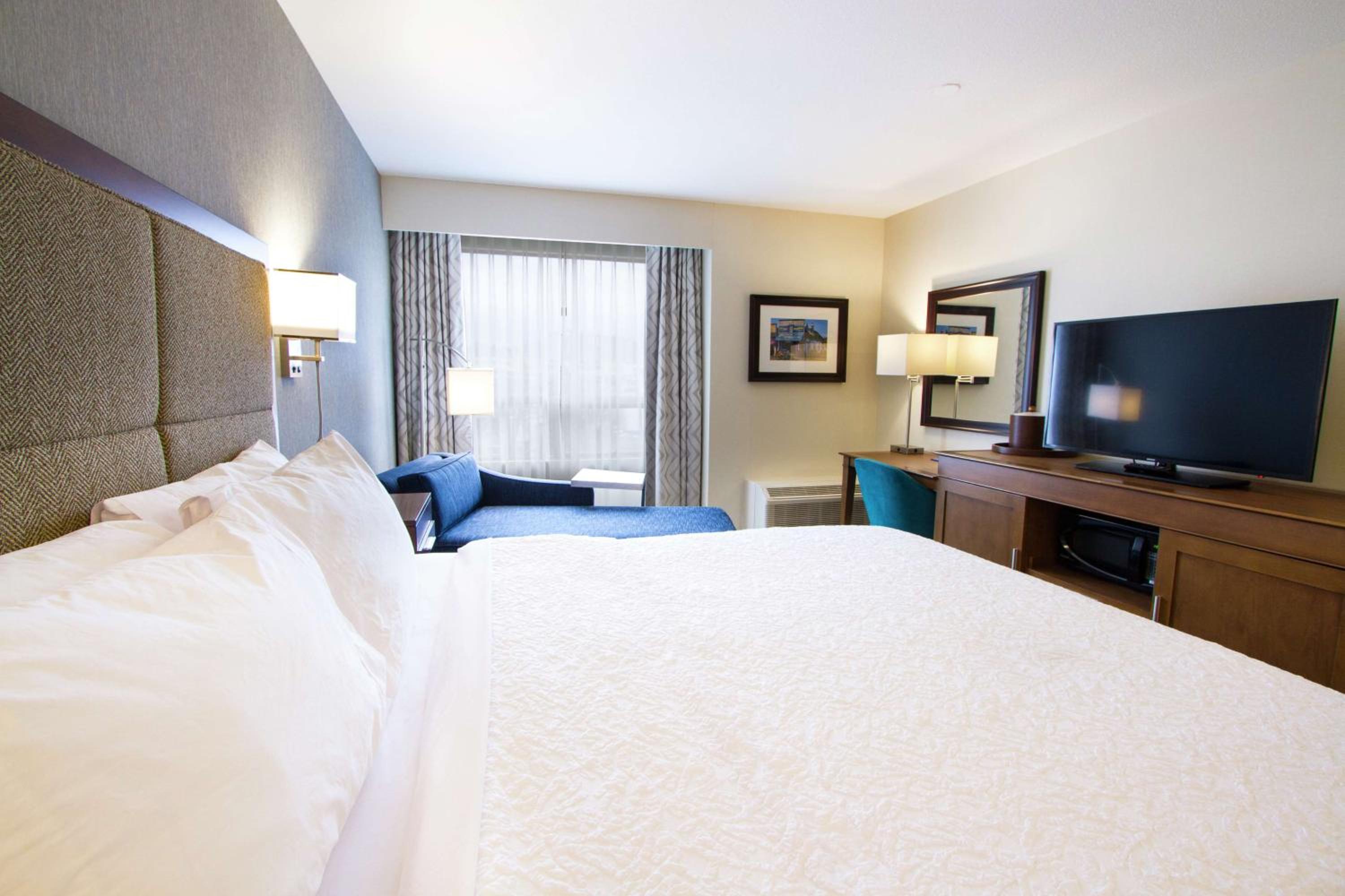 King Room with King Bed - Non-Smoking