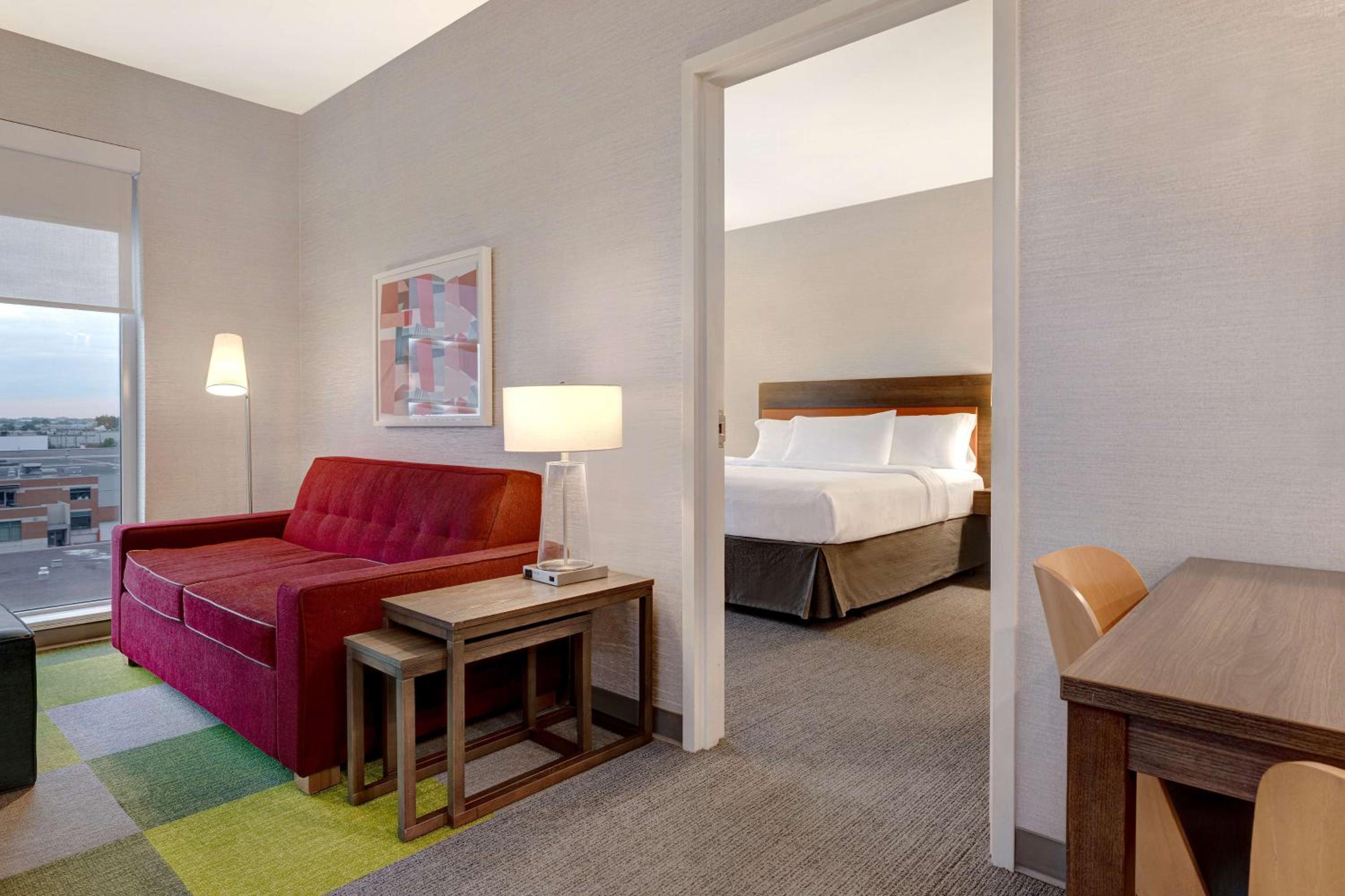 King Suite with Roll-In Shower - Mobility and Hearing Access/Non-Smoking photo 2