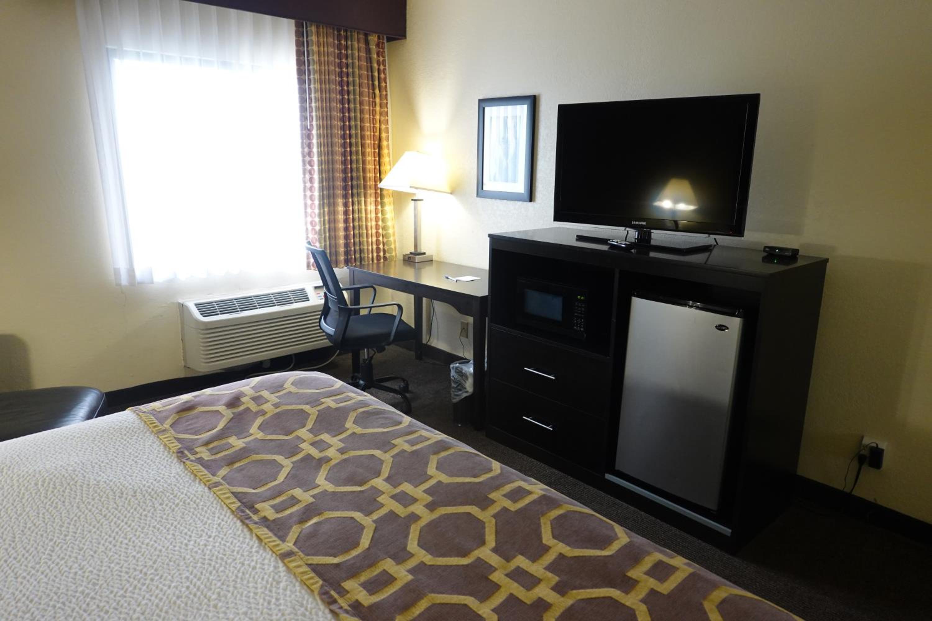 King Room - Non-Smoking - Photo 4