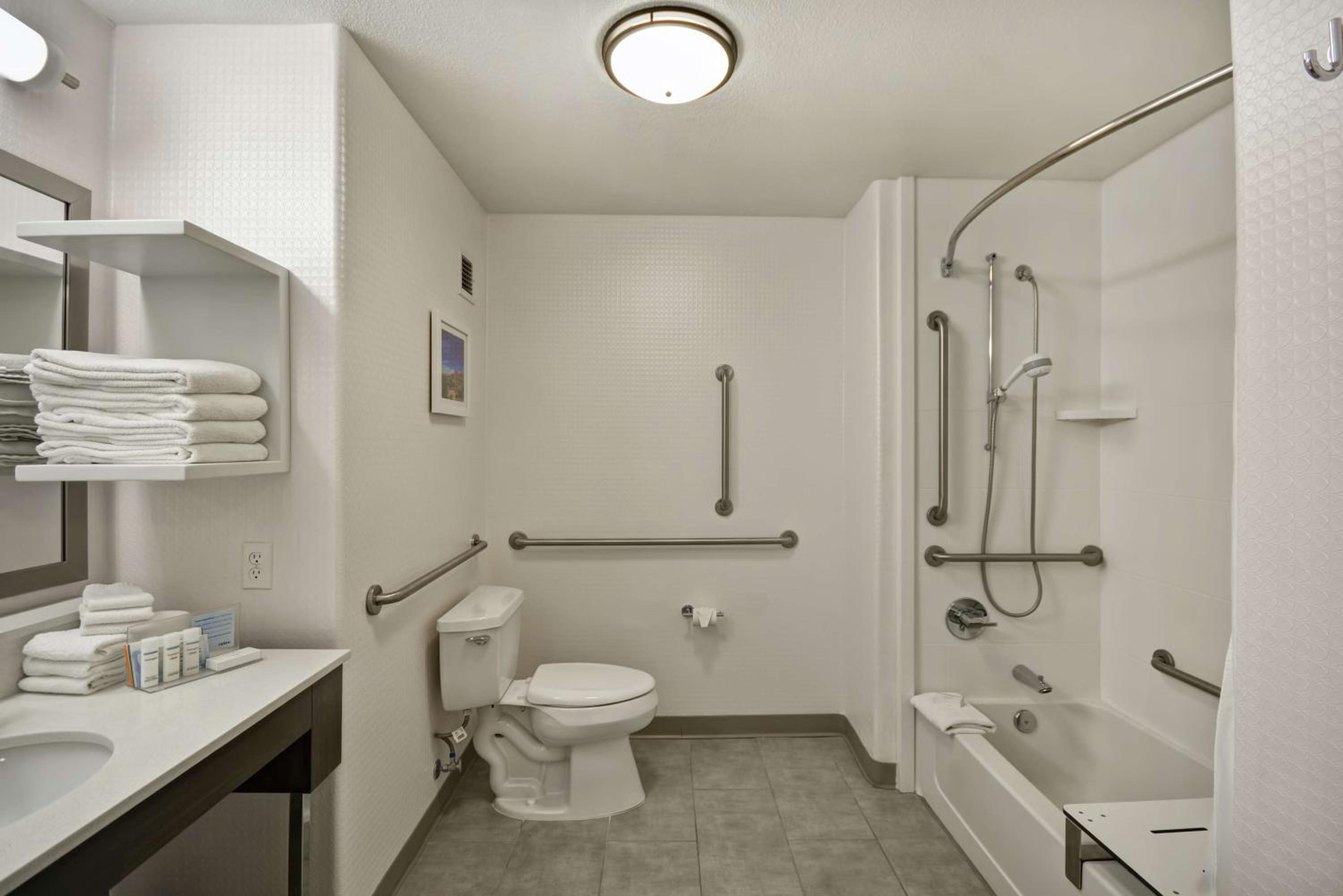 Queen Room with Two Queen Beds - Mobility and Hearing Access/Non-Smoking - Photo 2
