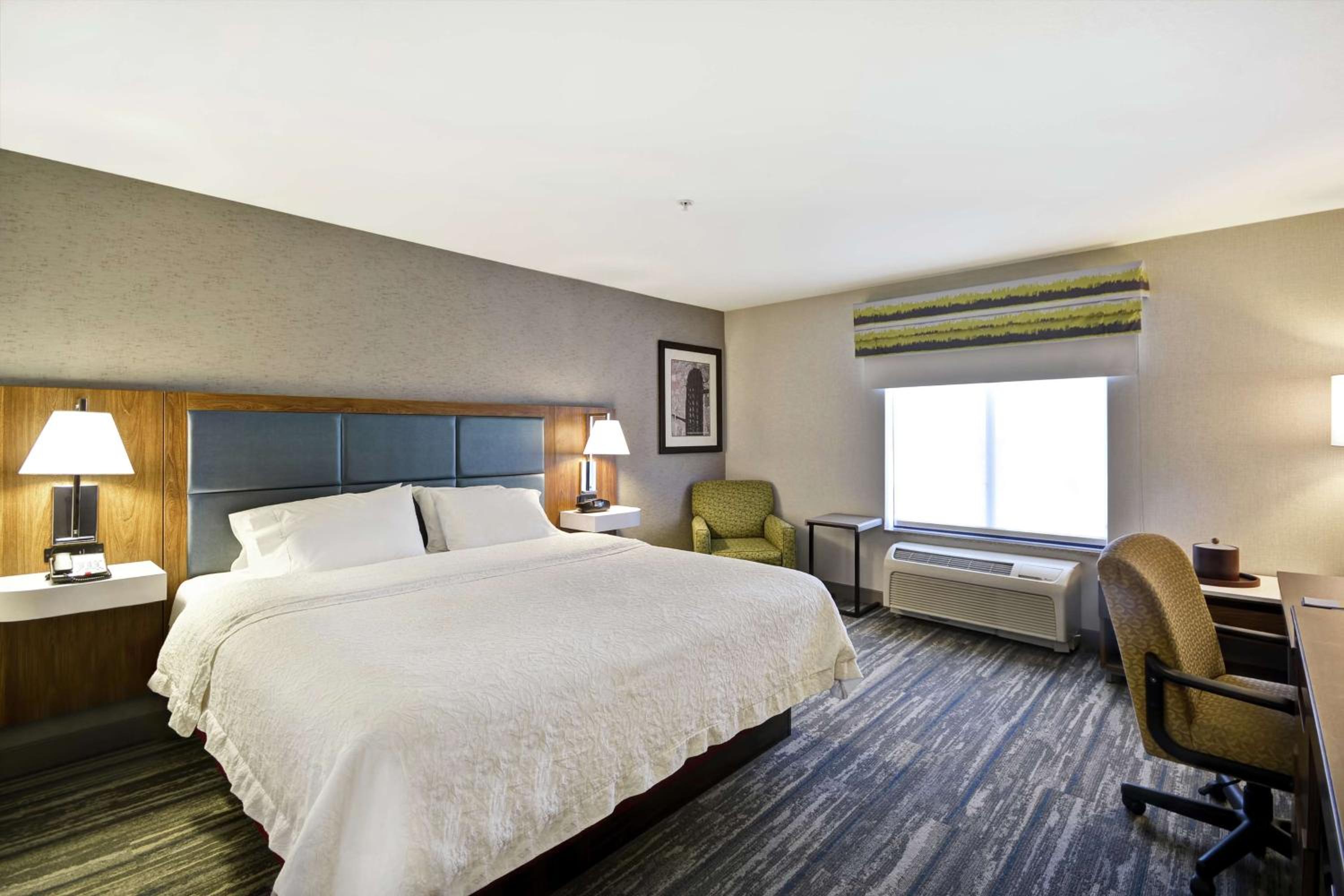 King Room with King Bed - Non-Smoking - Photo 1