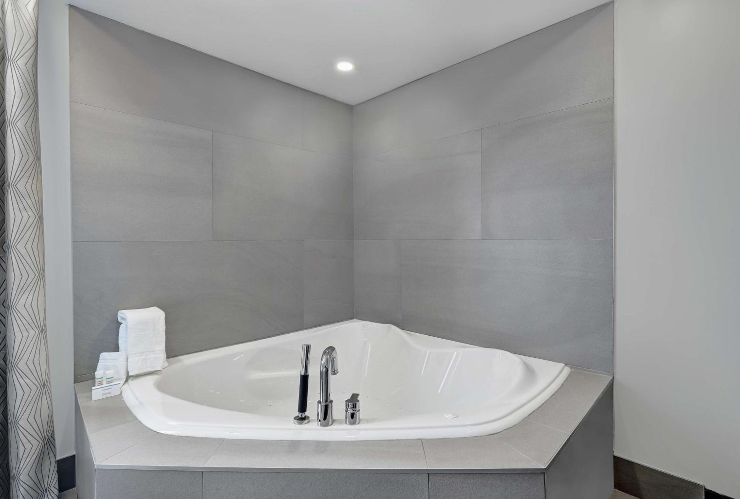 jacuzzi tub in the corner of a bathroom