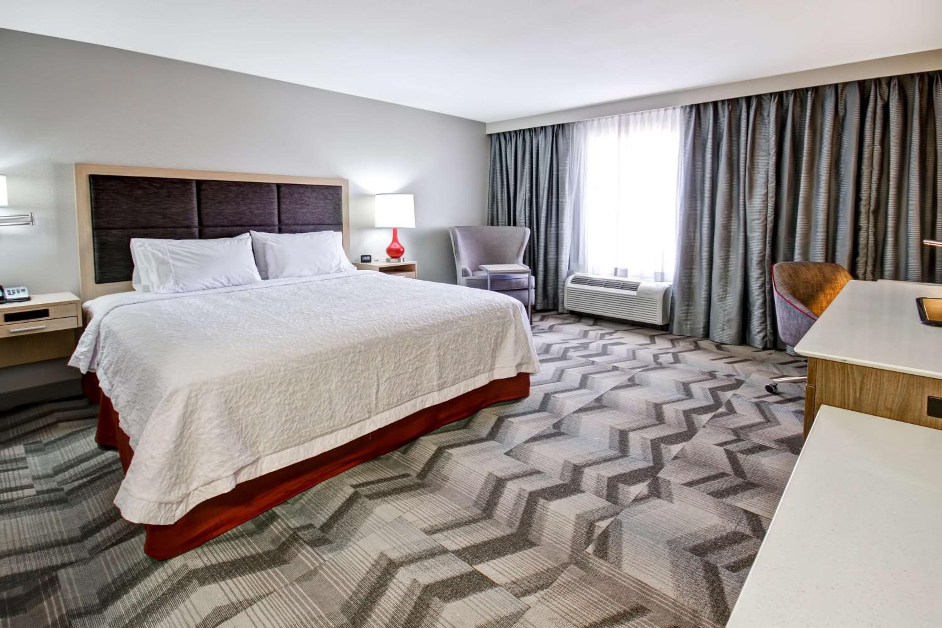 King Room with Roll-In Shower - Mobility and Hearing Access/Non-Smoking