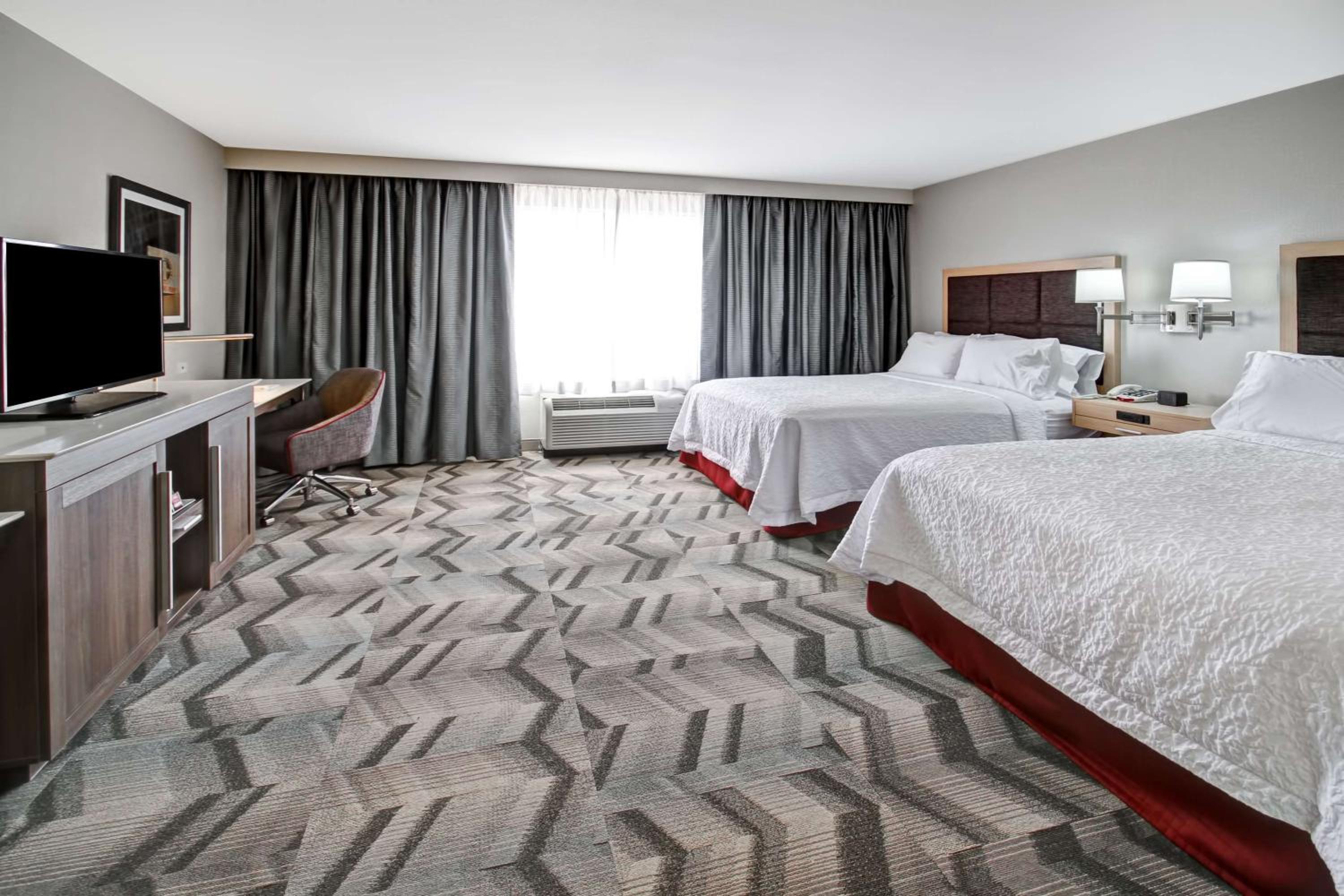 Queen Room with Two Queen Beds and Roll-In Shower - Mobility and Hearing Access/Non-Smoking