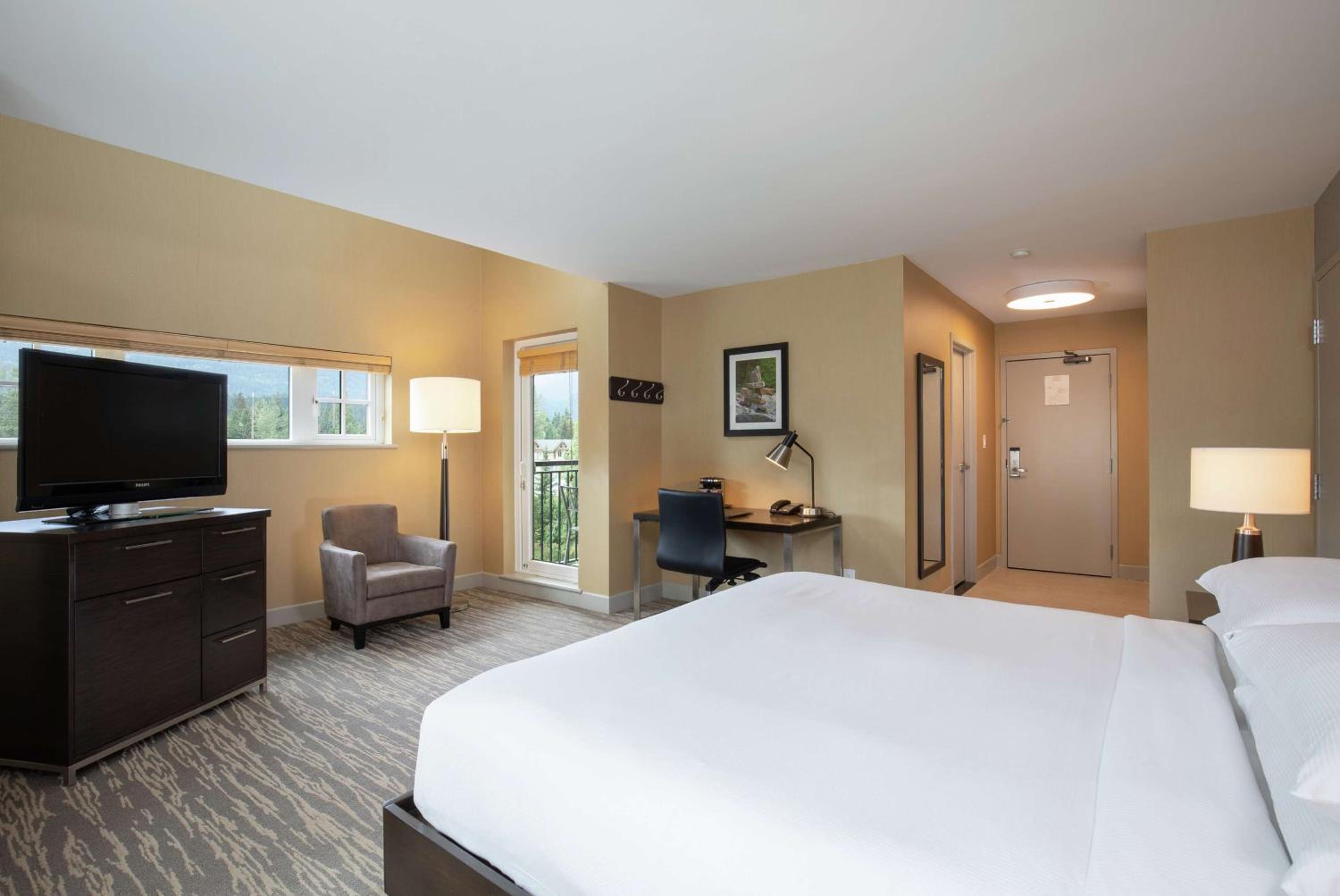 King Room with Balcony - Photo 1