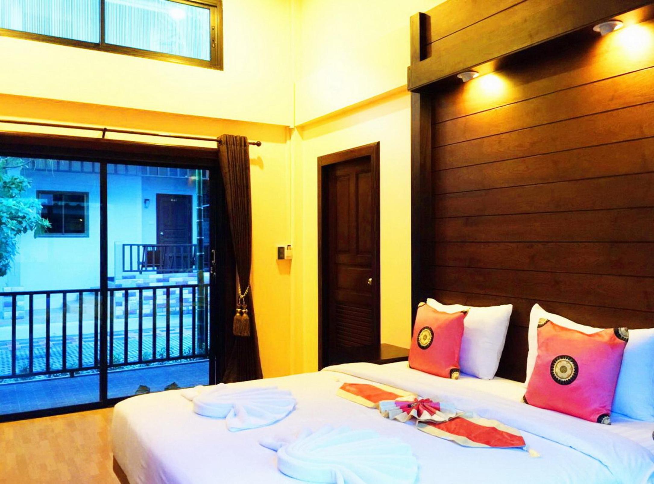Deluxe Double Room - Photo 12