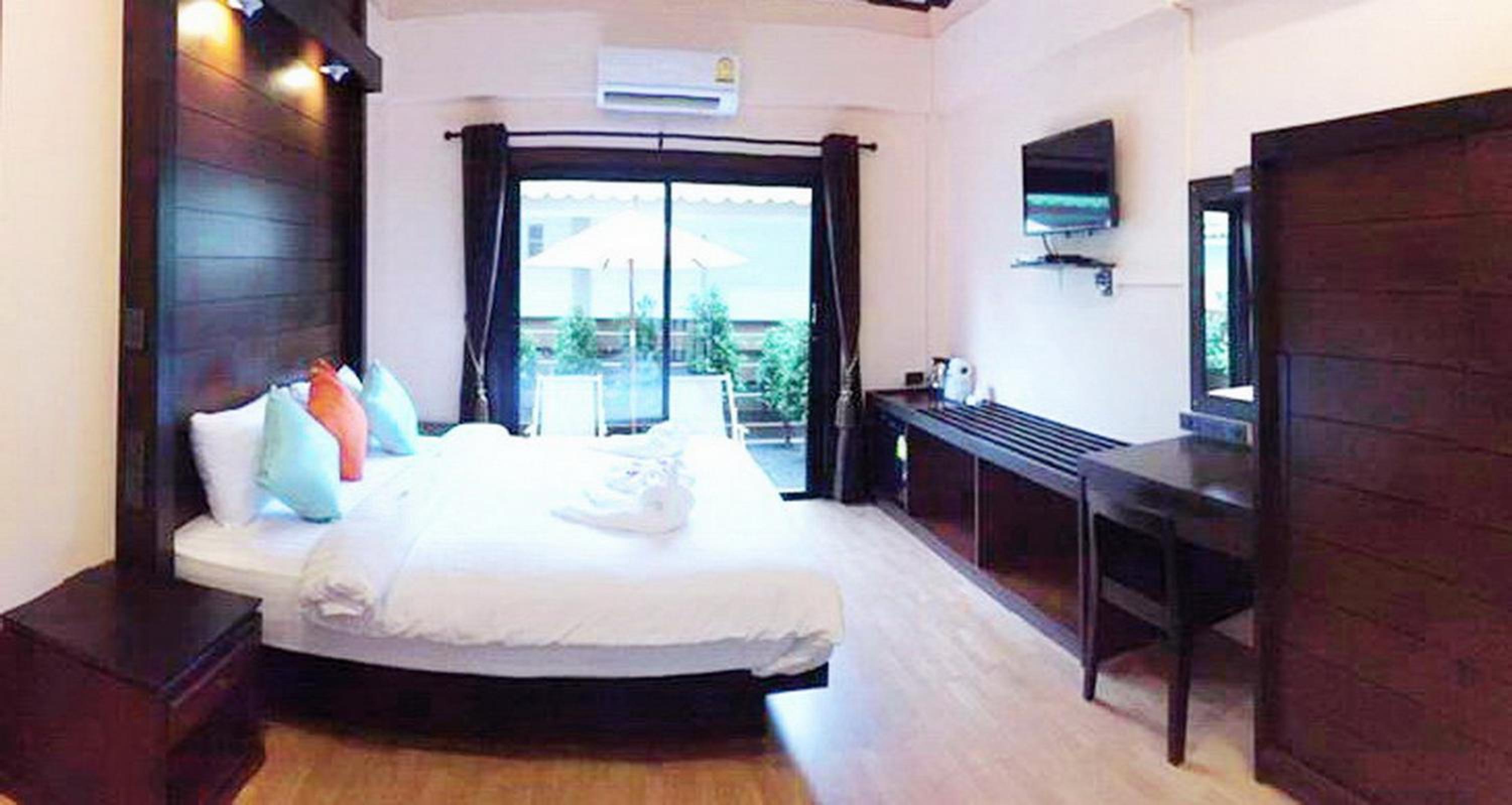 Deluxe Double Room - Photo 9