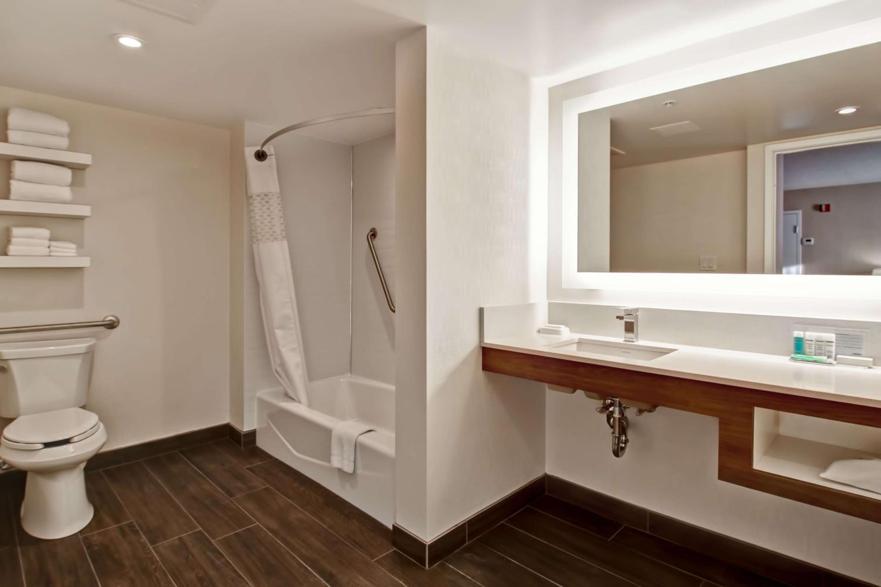 King Room - Disability Access/Non-Smoking