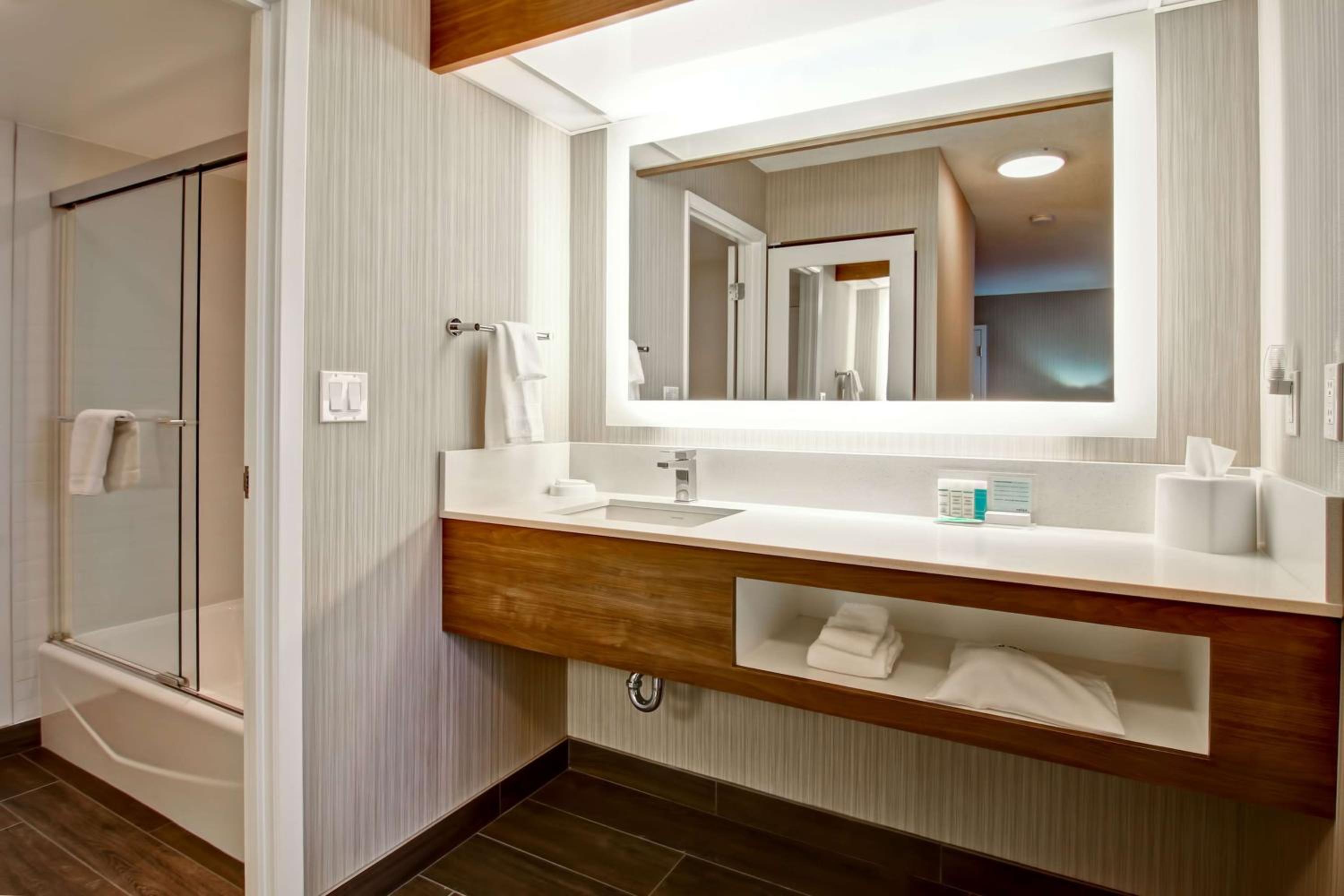 King Meeting Suite - Non-Smoking - Photo 5