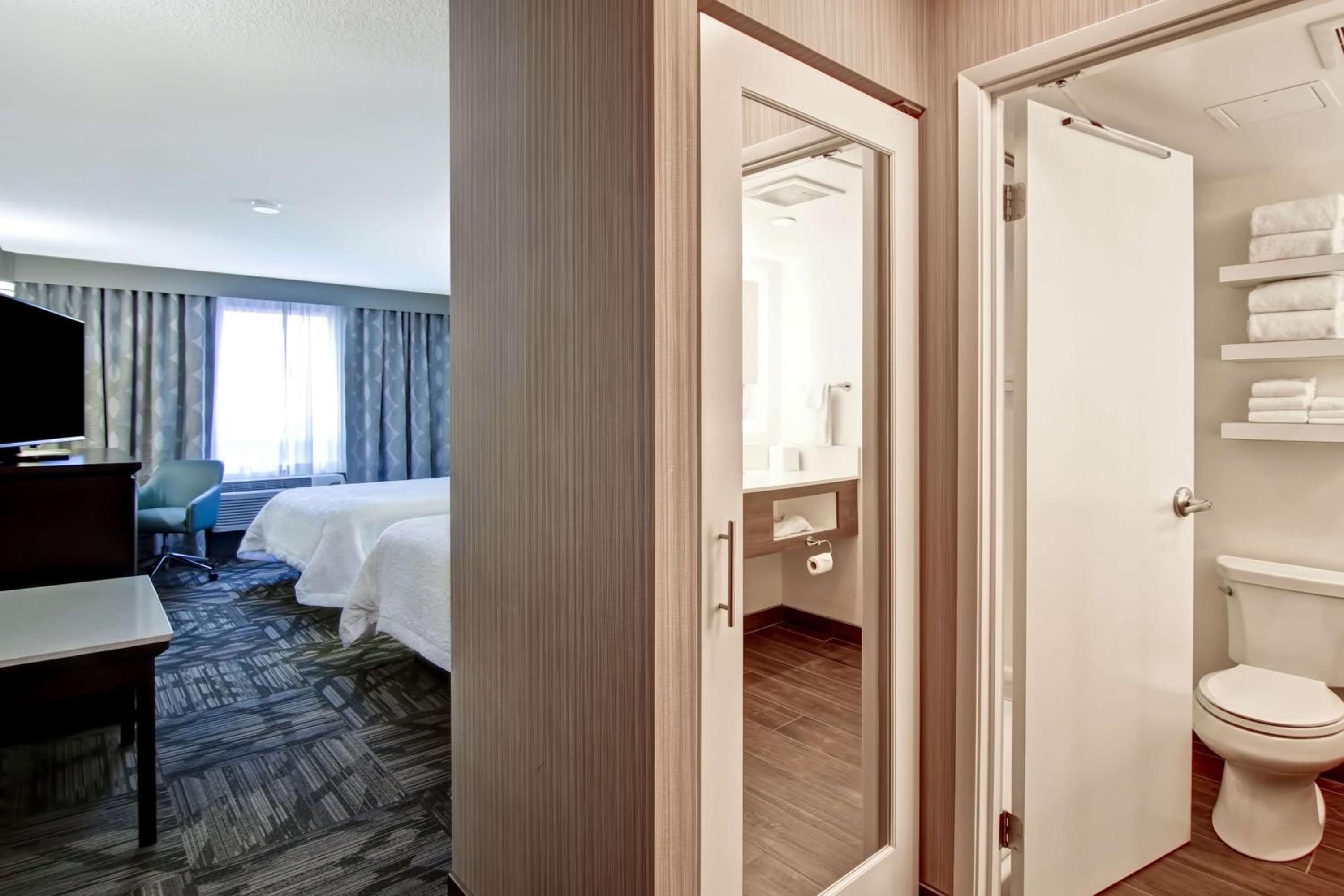 Room with Two Queen Beds - Non-Smoking - Photo 1