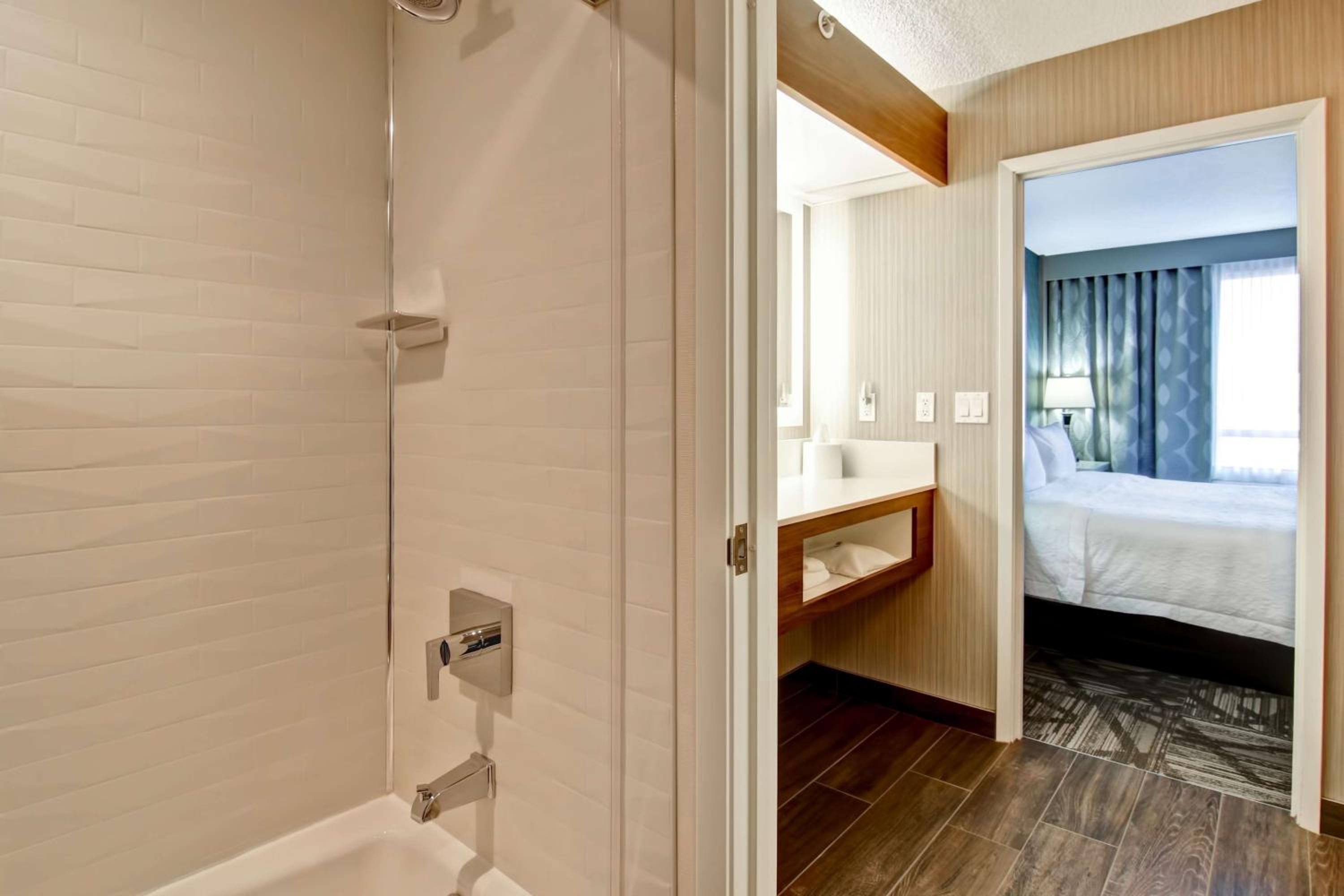King Meeting Suite - Non-Smoking - Photo 2