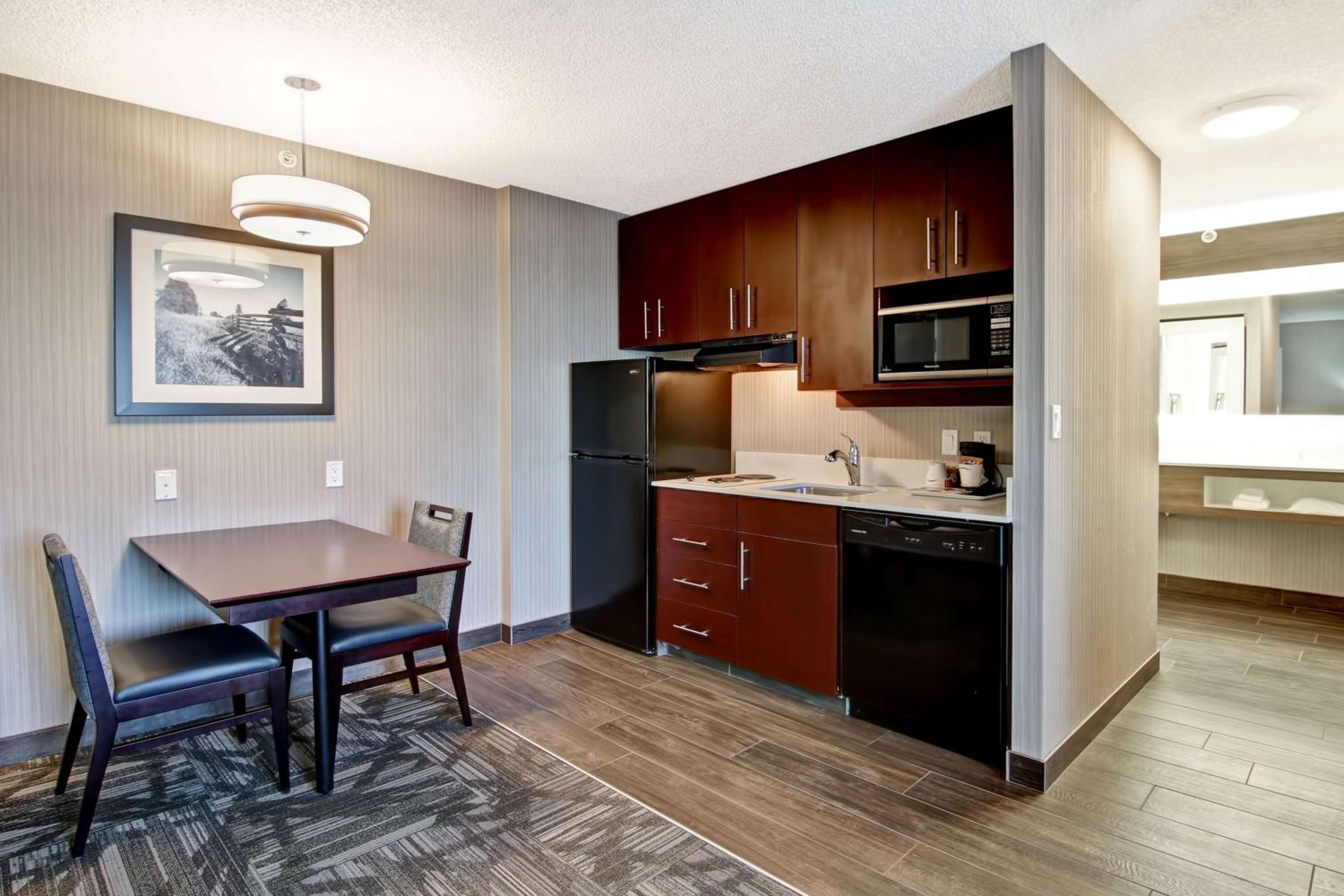One-Bedroom King Suite with Kitchen - Non-Smoking  - Photo 3