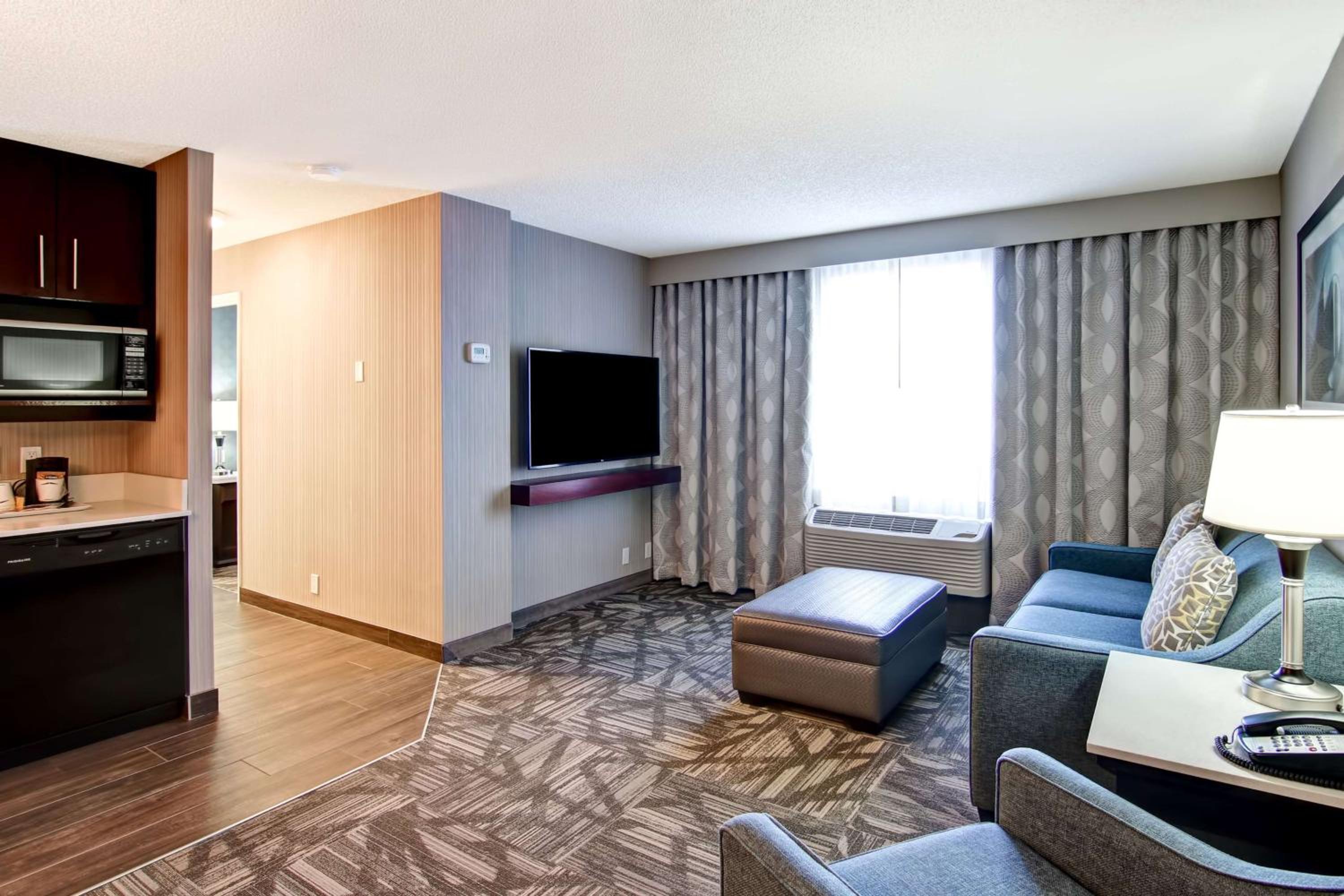 One-Bedroom King Suite with Kitchen - Non-Smoking  - Photo 2