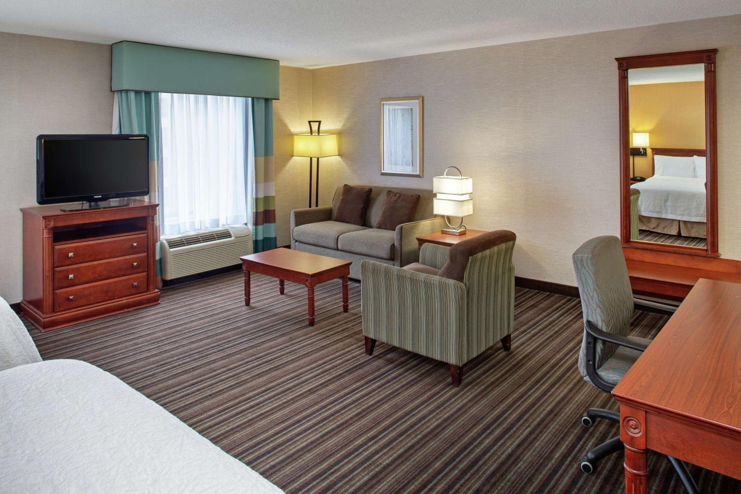 Queen Suite with Two Queen Beds - Non Smoking - Photo 1
