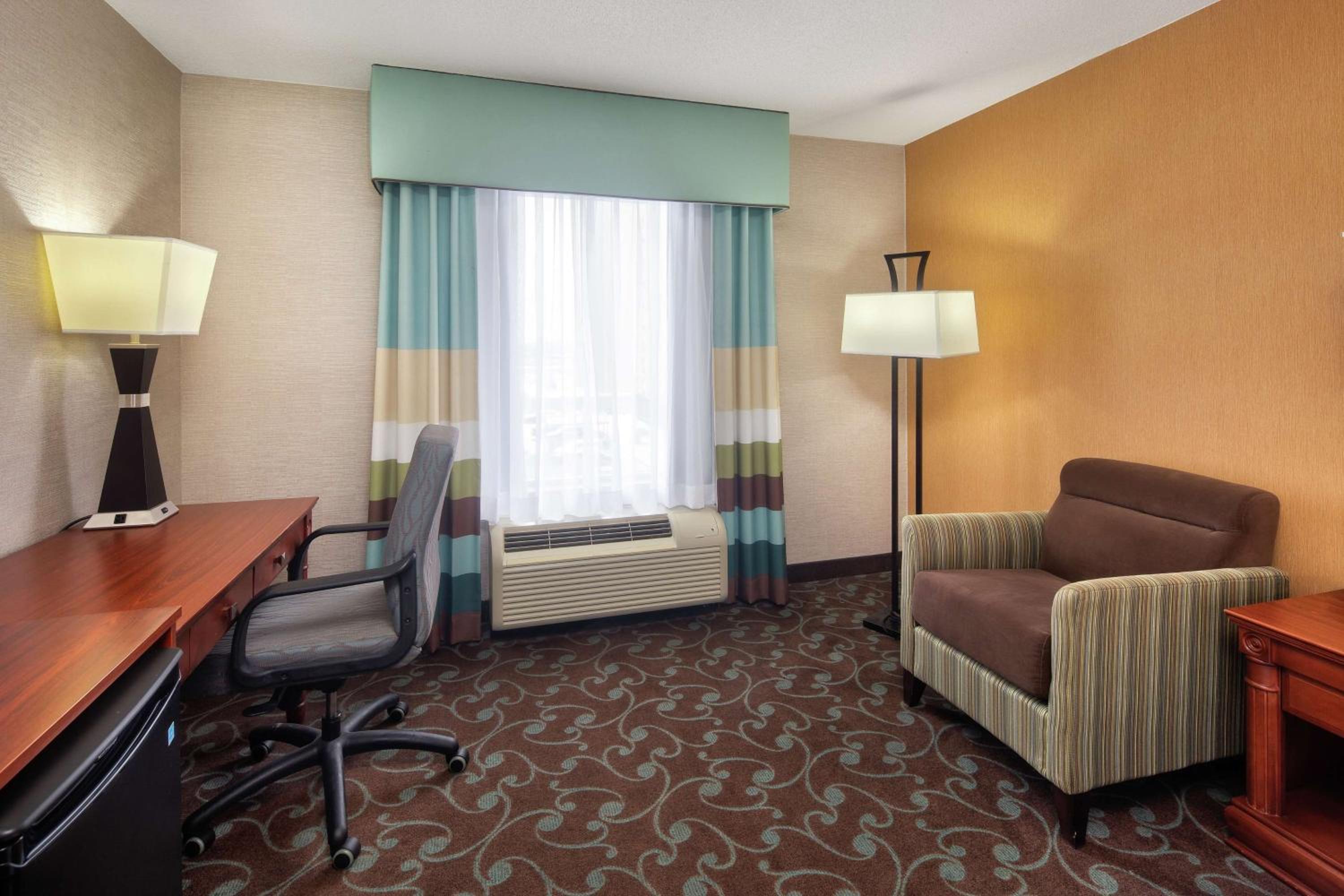 King Room with King Bed - Non-Smoking - Photo 1