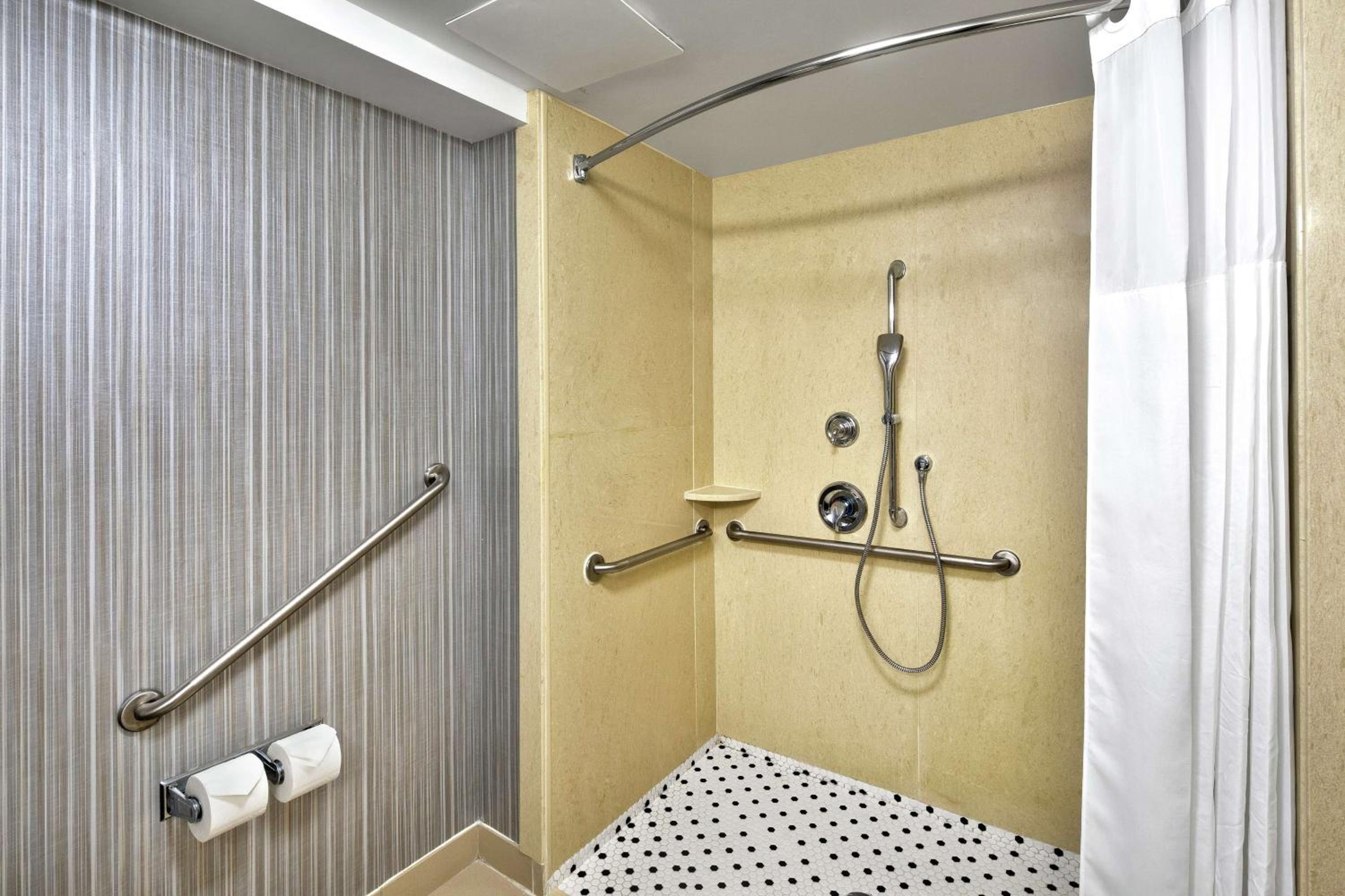King Room - Disability Access/Non-Smoking - Photo 9