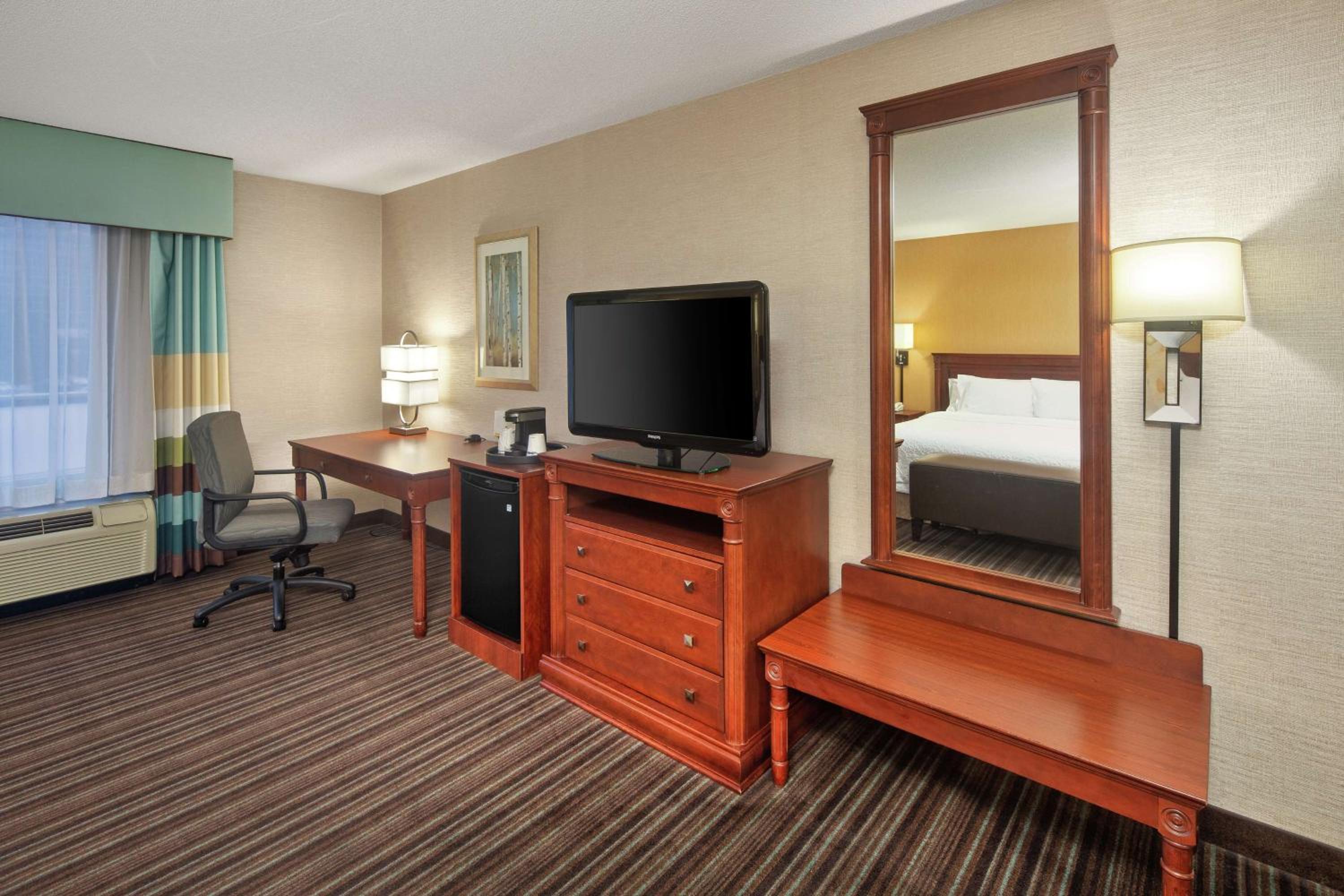 King Room - Disability Access/Non-Smoking - Photo 6