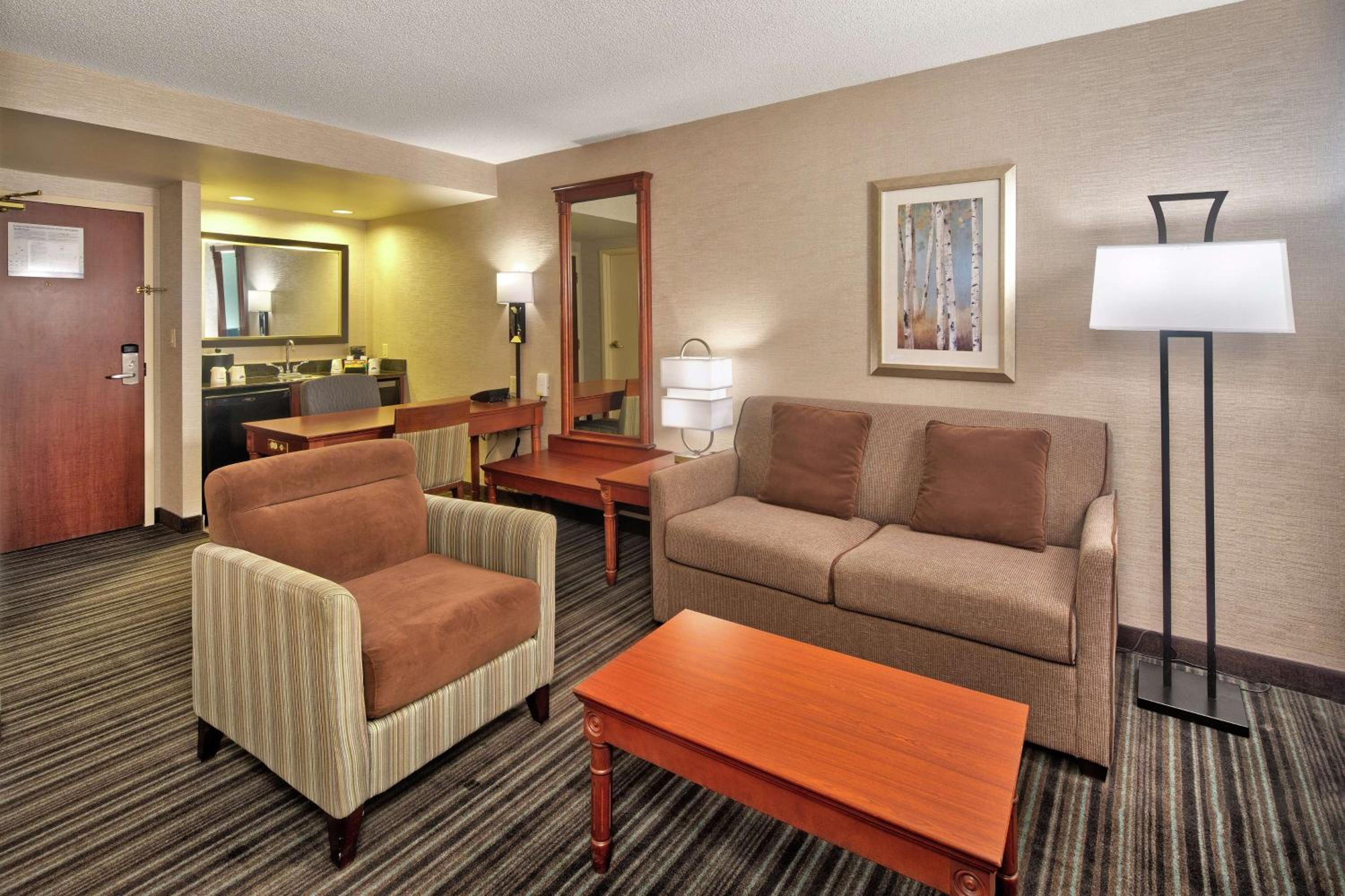 King Studio Suite - Non-Smoking - Photo 2
