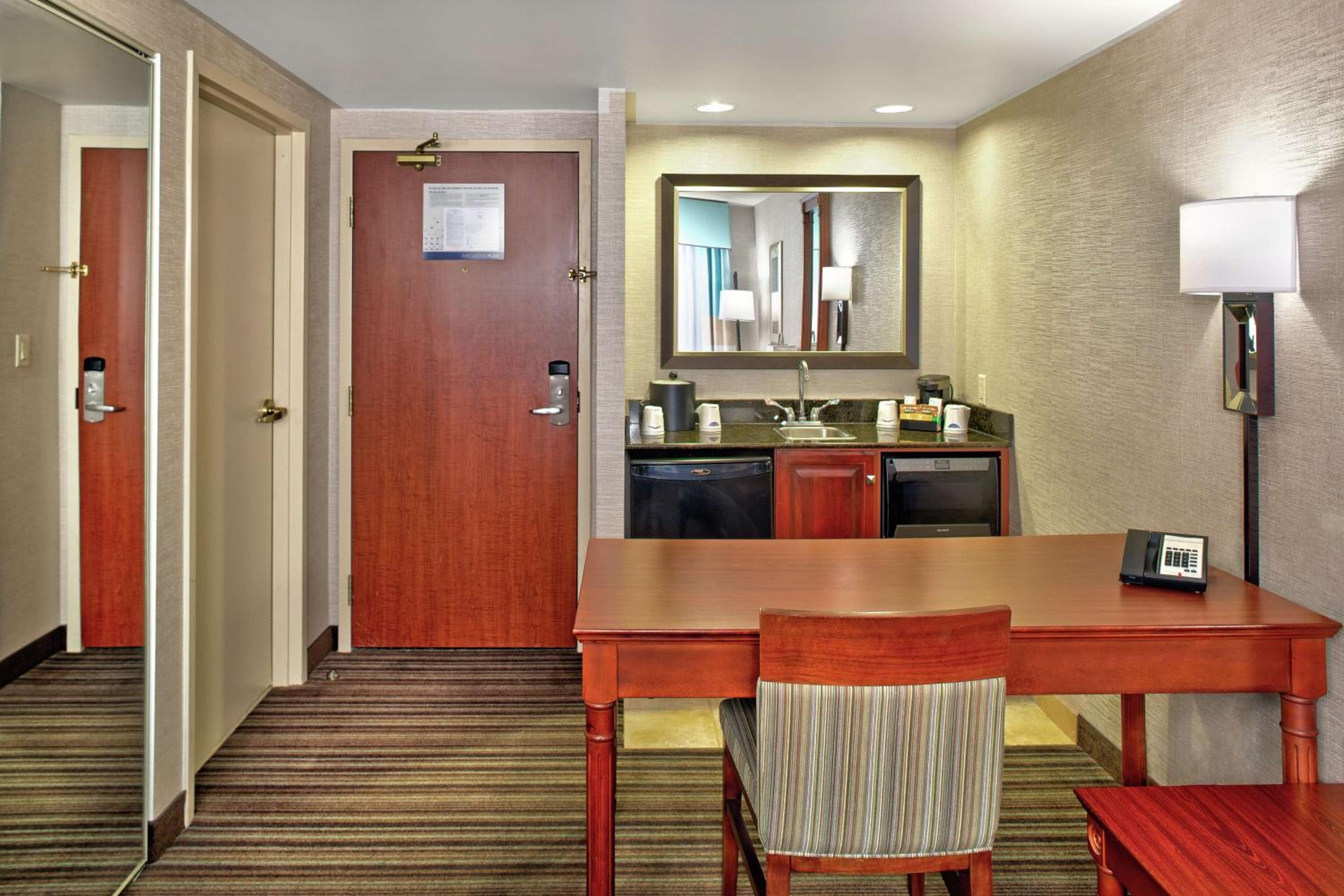 King Studio Suite - Non-Smoking - Photo 3