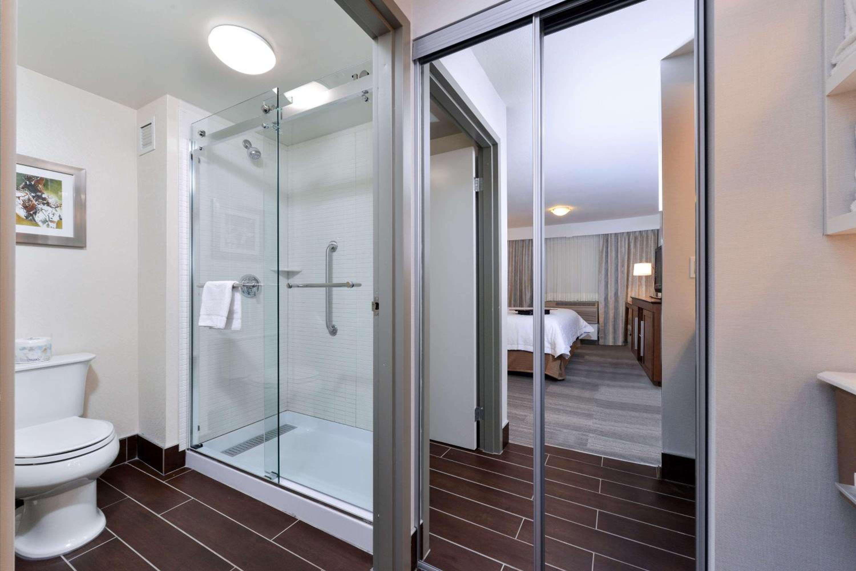 One-Bedroom King Suite with Kitchen - Non-Smoking  - Photo 7