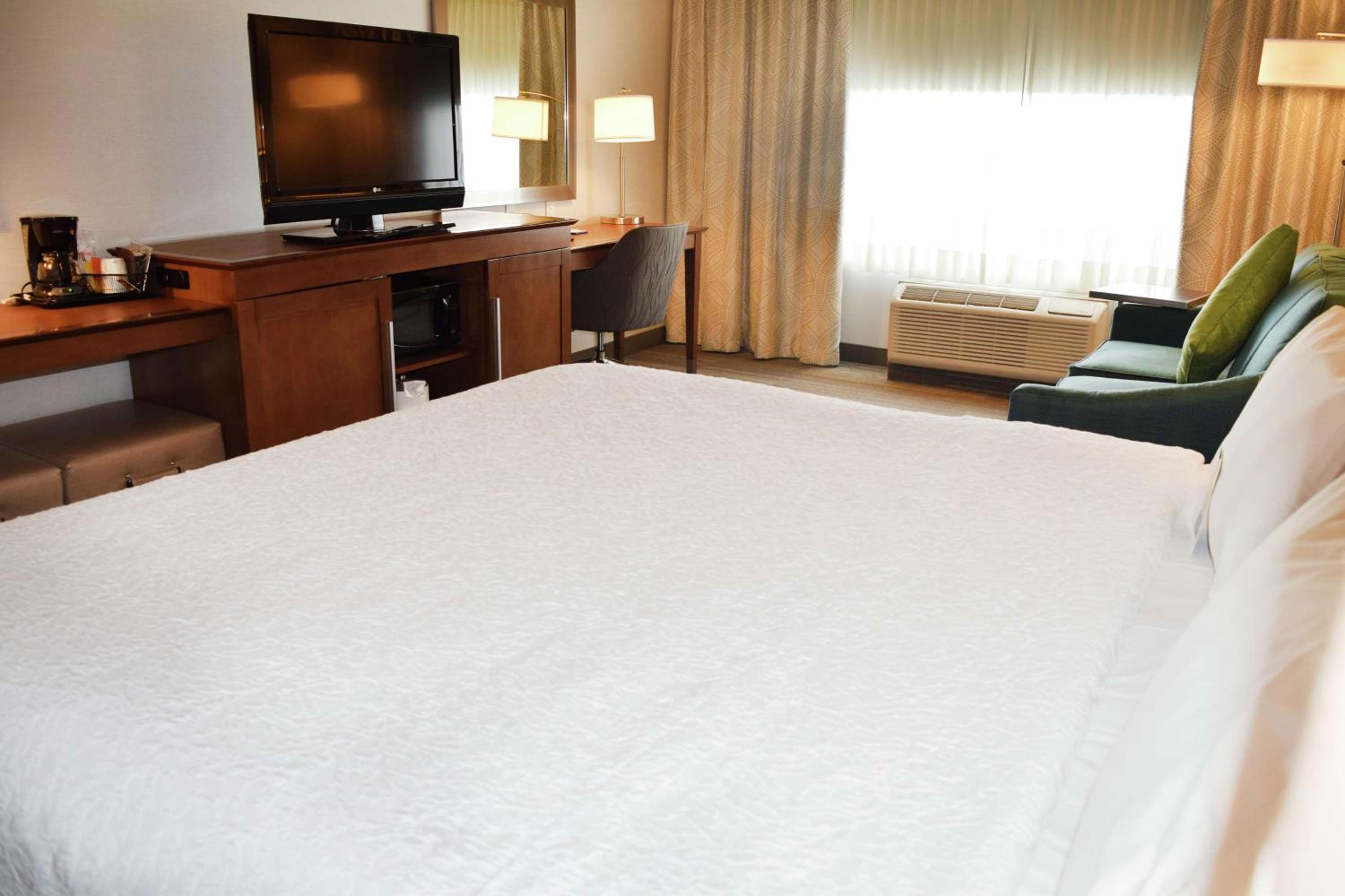 King Room with Sofa Bed and Study - Non-Smoking - Photo 5