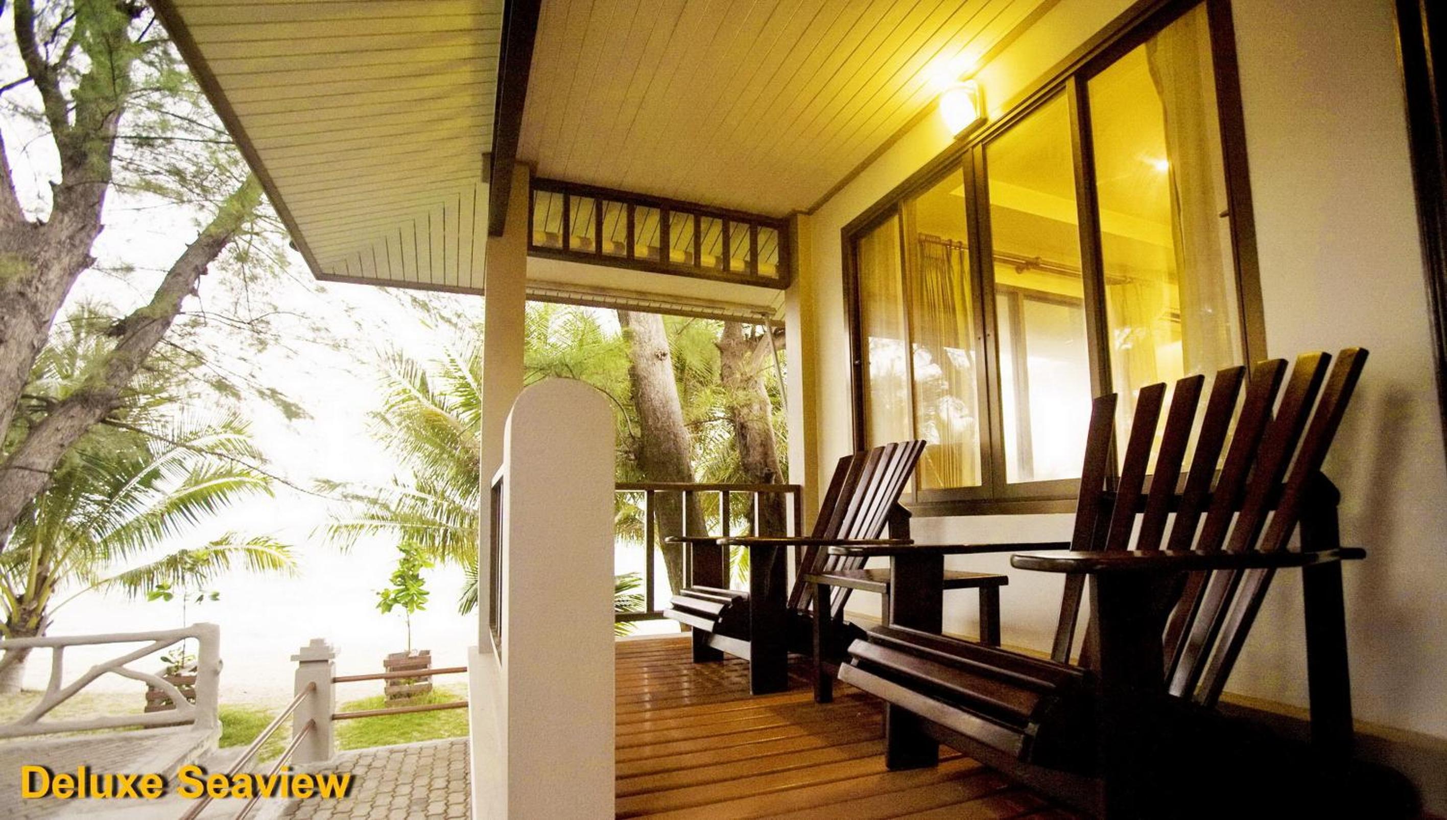 Deluxe Double Room with Sea View - Photo 12
