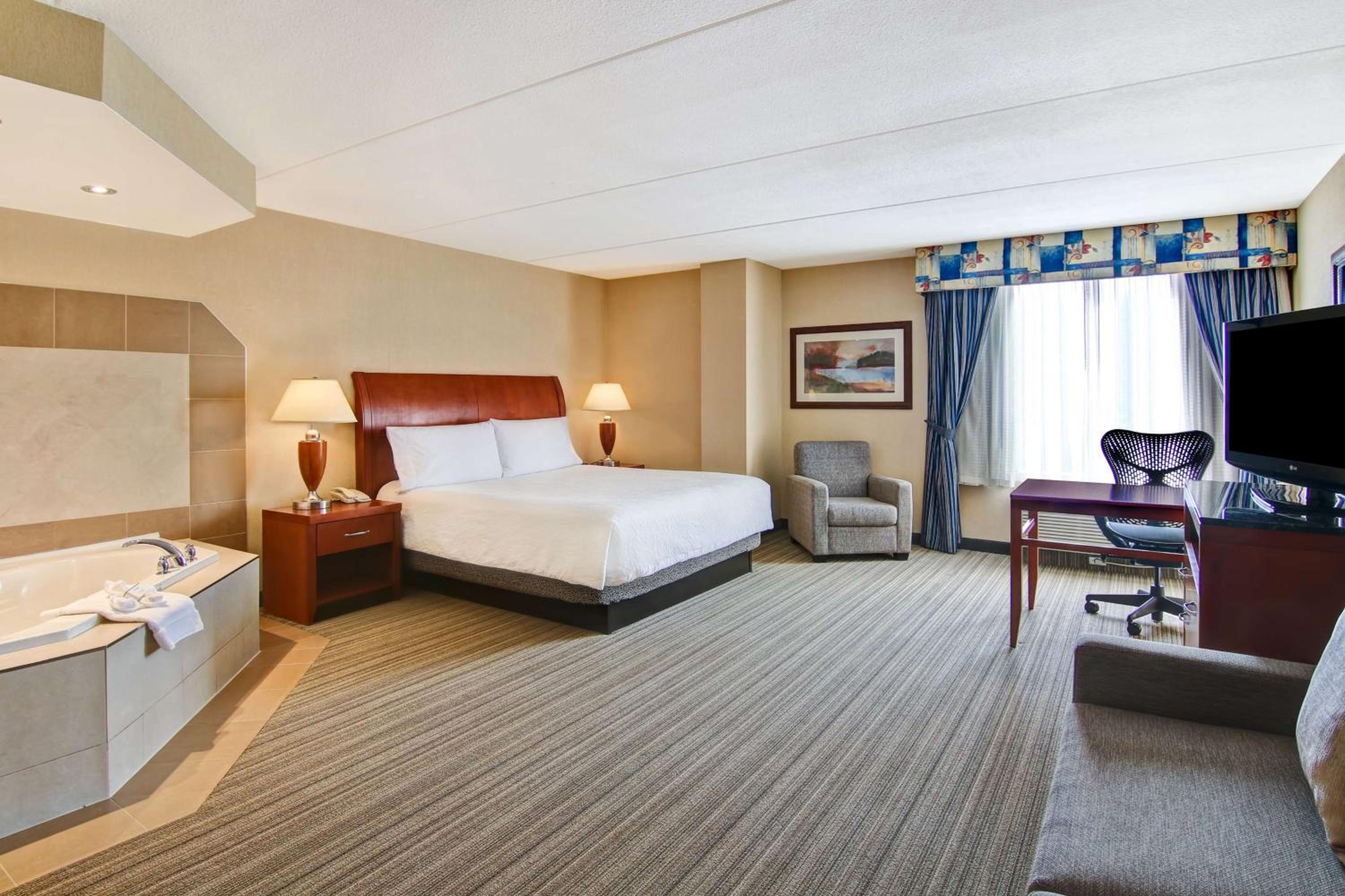 King Room with Whirlpool - Photo 1