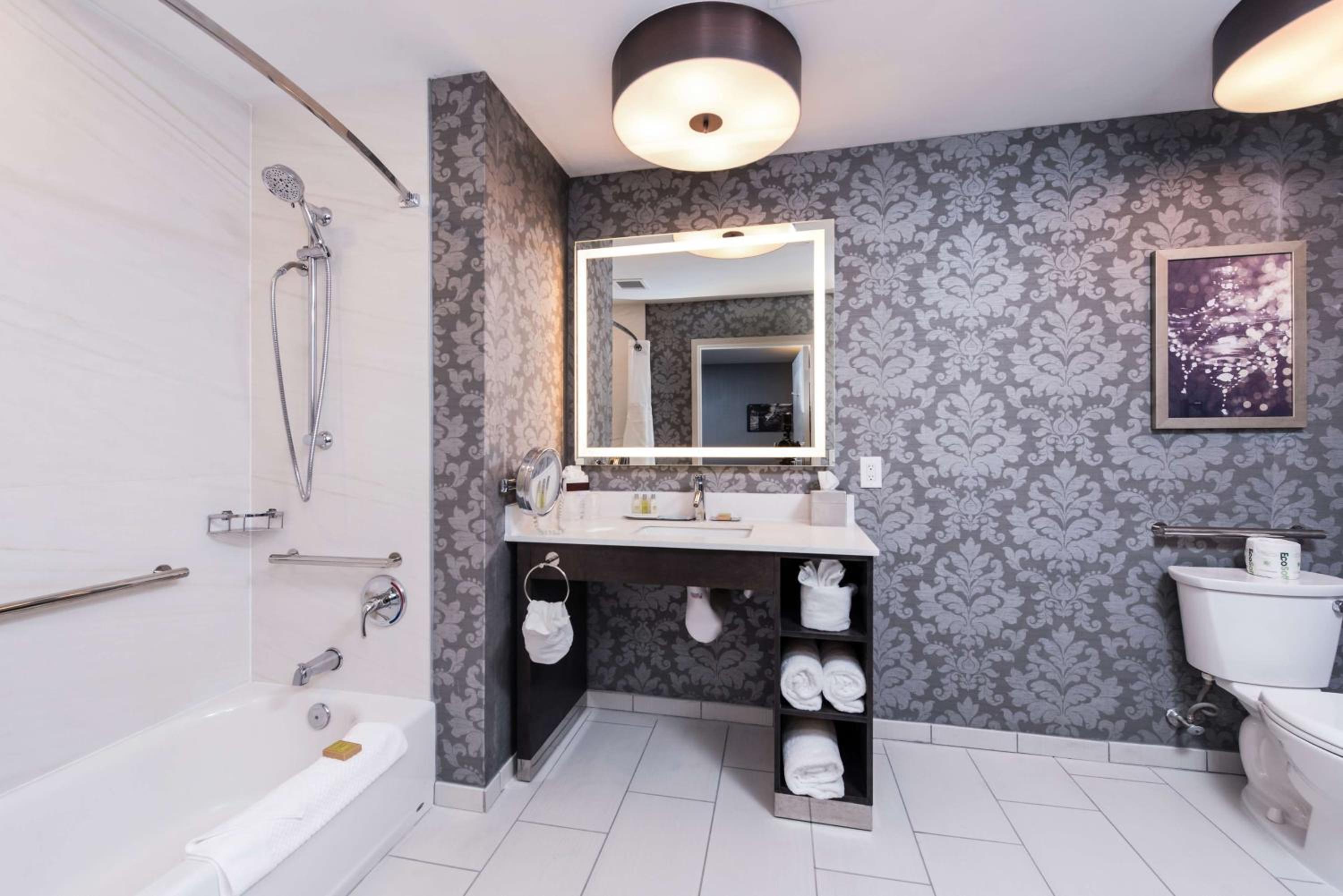 Queen Room with Two Queen Beds with Bath Tub - Mobility and Hearing Access - Photo 4