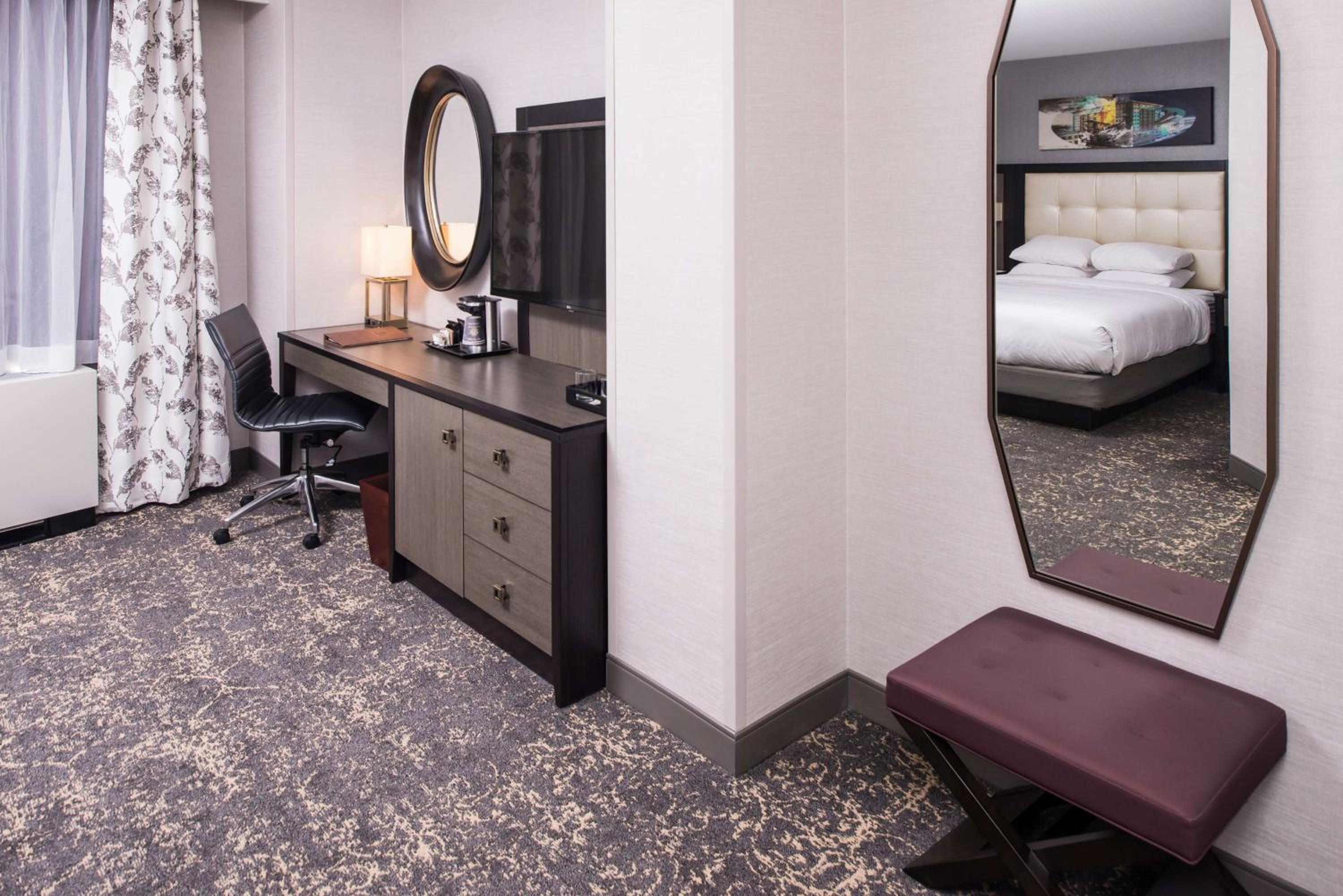 Queen Room - Photo 10