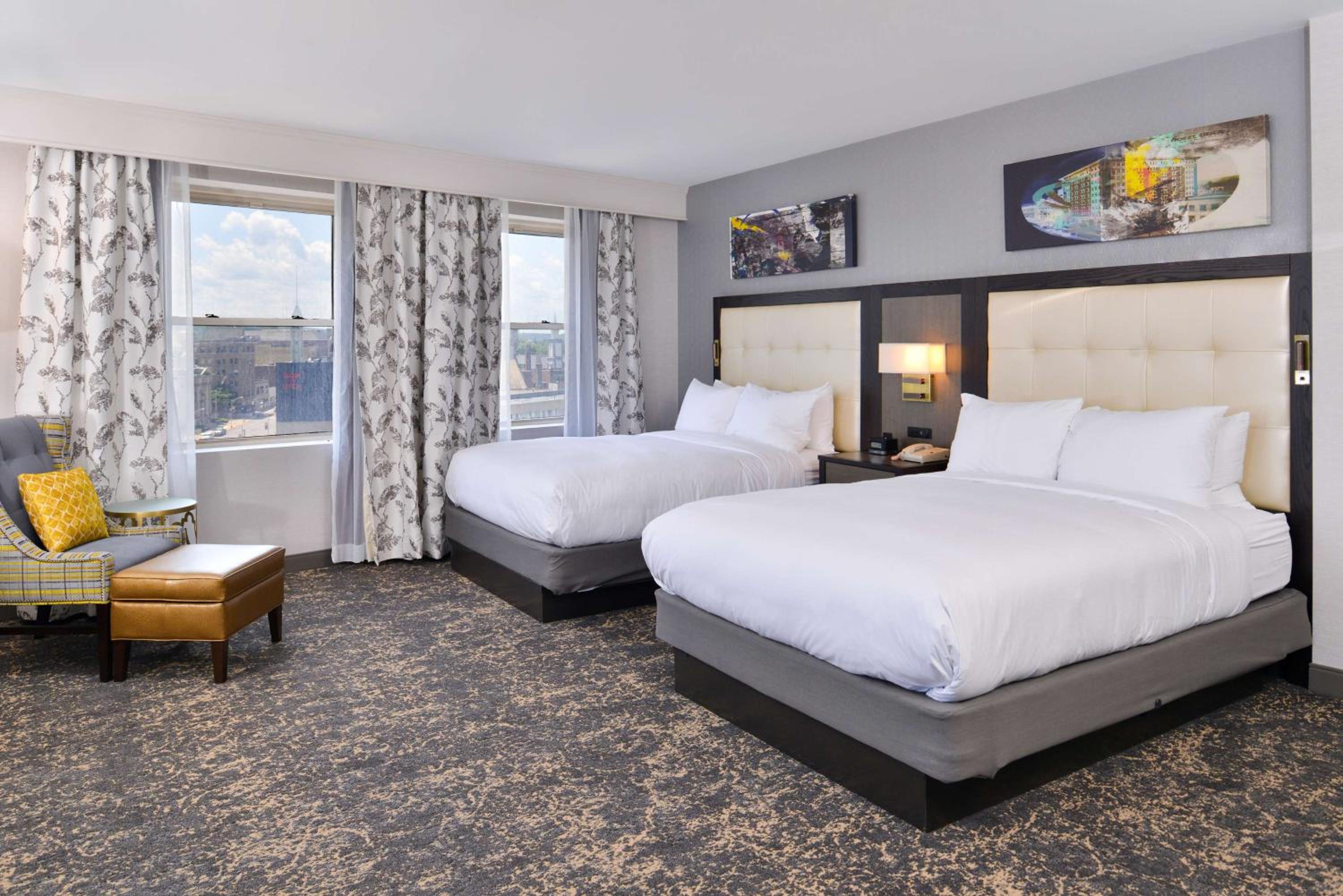 Corner Queen Room with Two Queen Beds - Photo 3