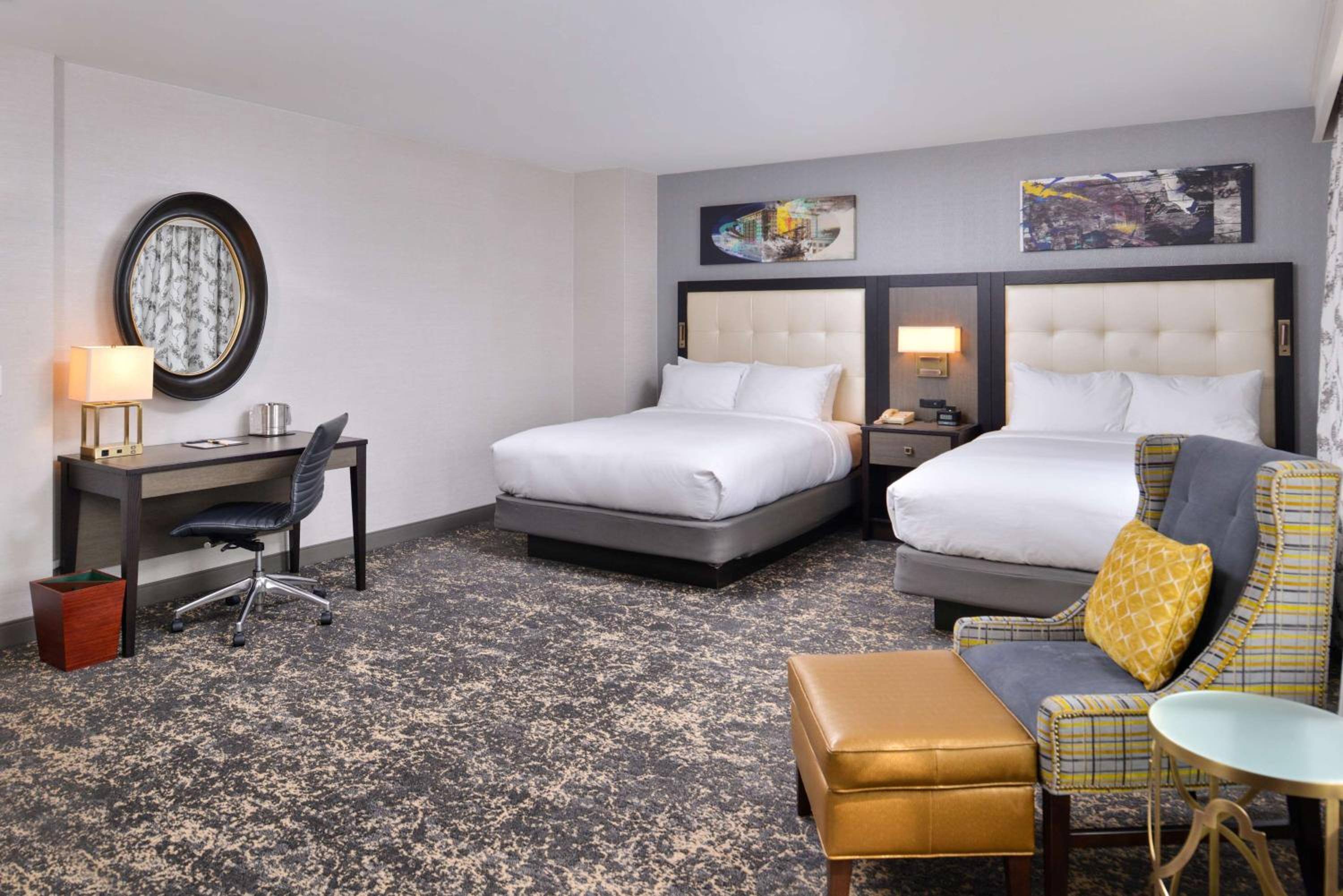 Queen Room with Two Queen Beds - Photo 2