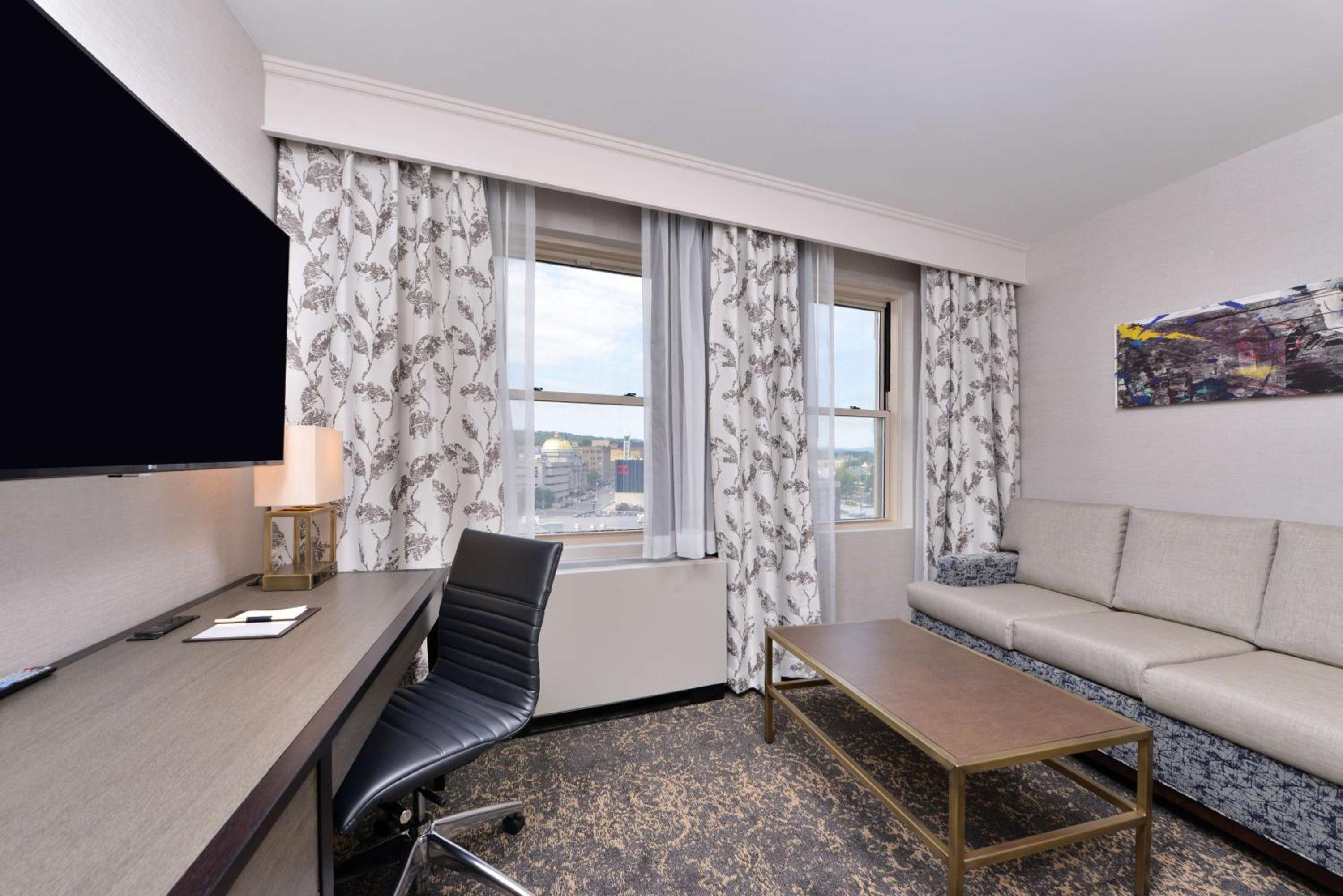King Studio Suite - Photo 9