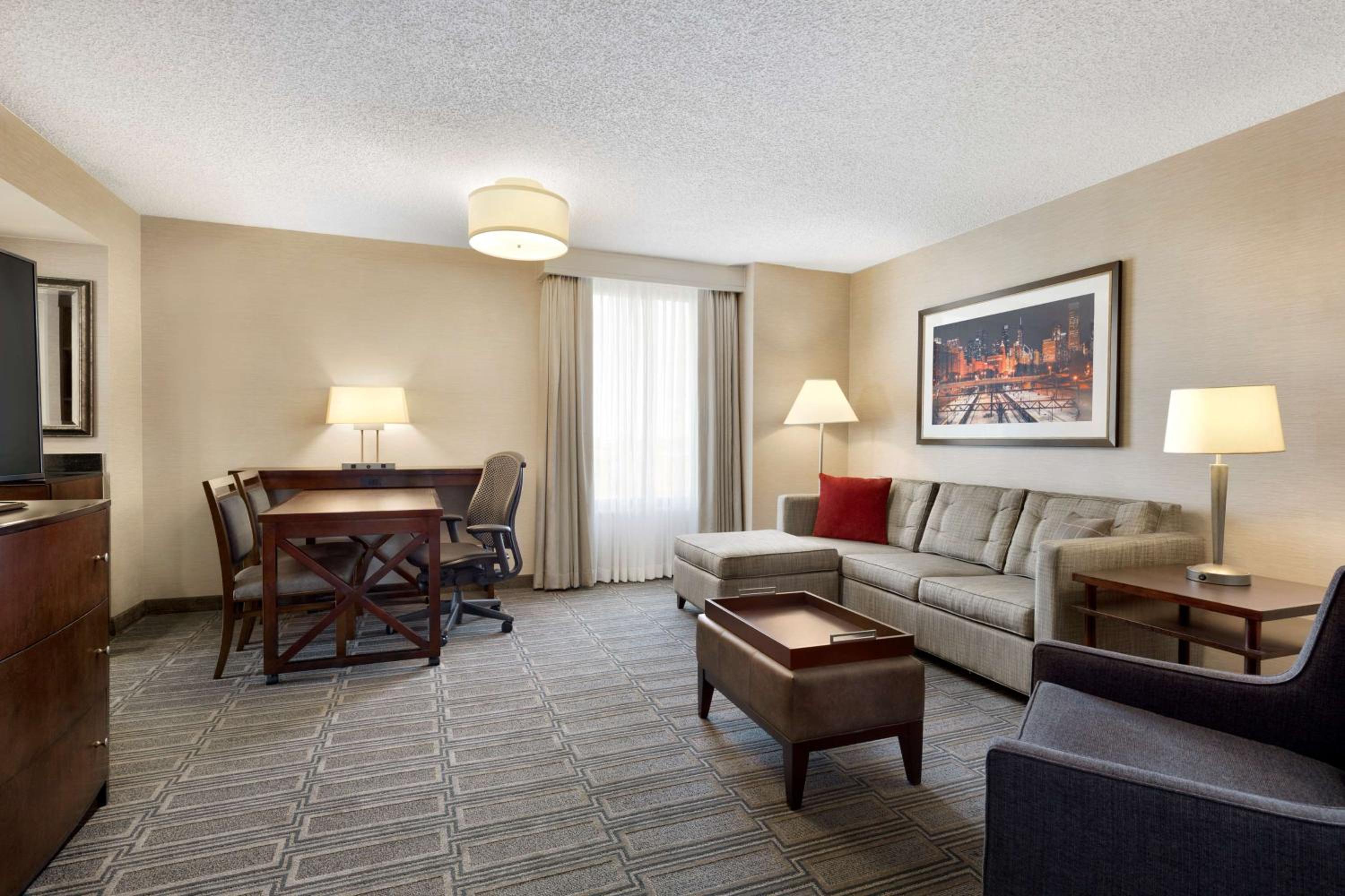 King Corner Suite - Non-Smoking - Photo 2