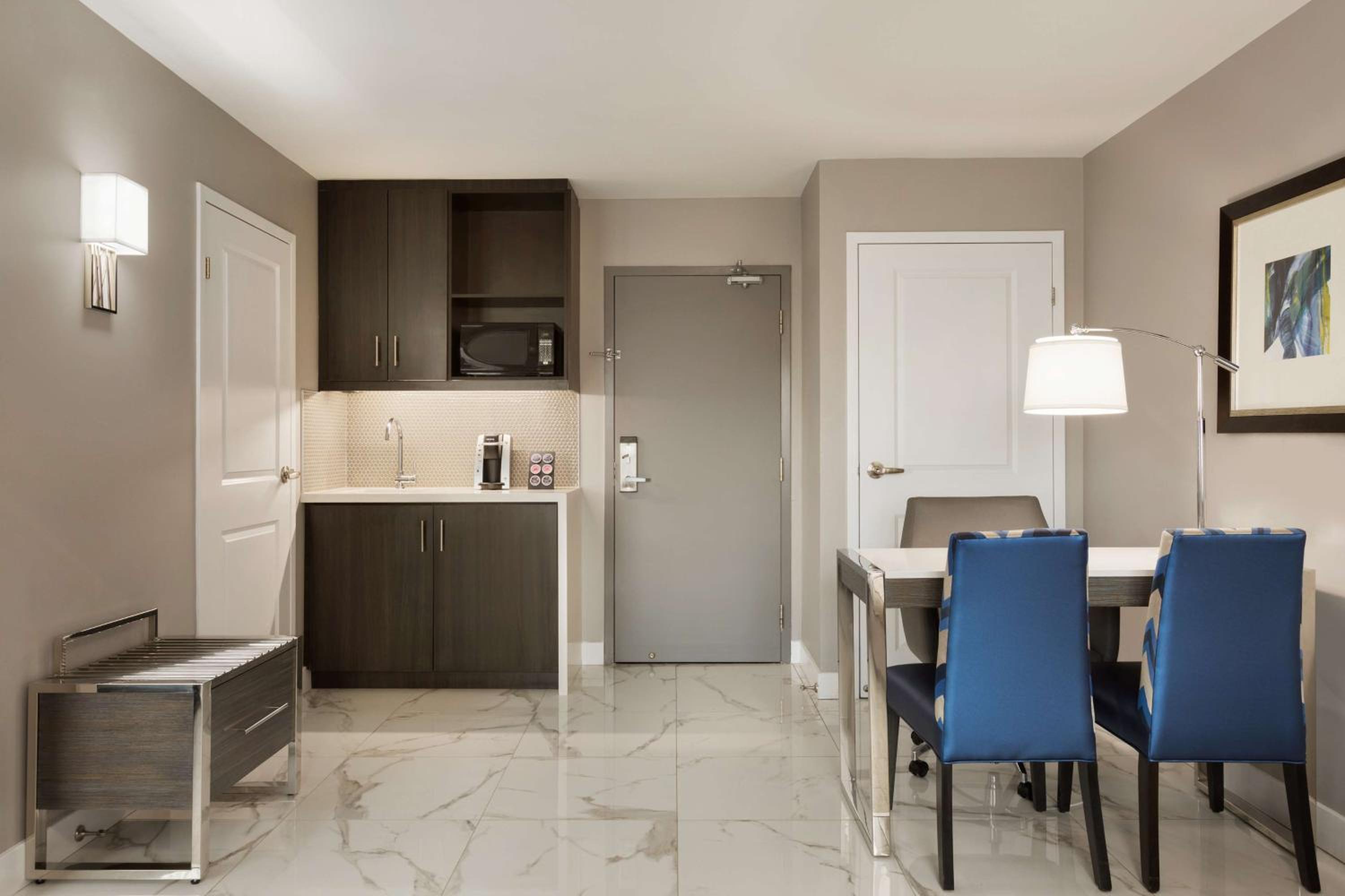Two-Bedroom King Suite with Tub - Mobility Accessible - Photo 5