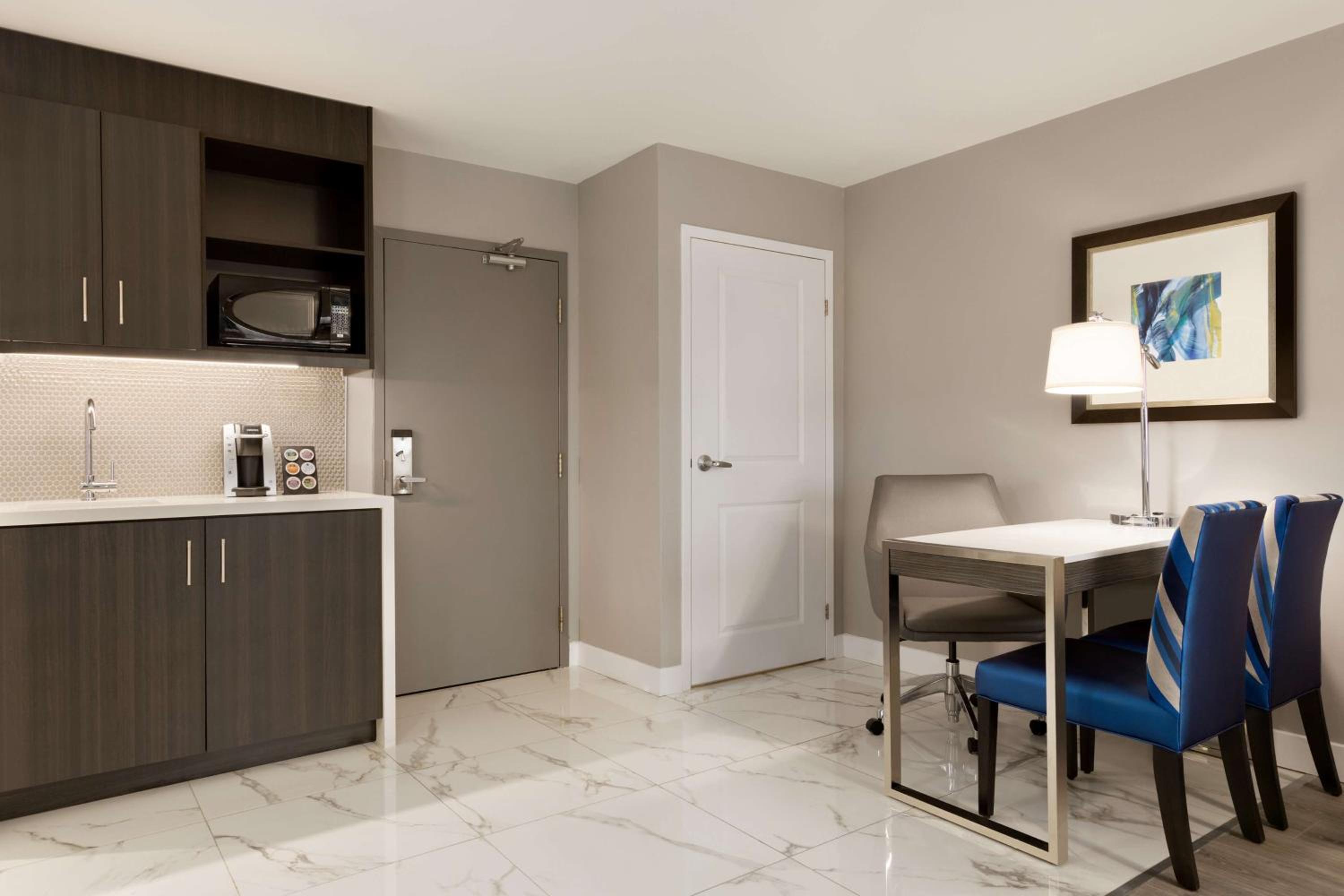 Two-Room King Suite - Photo 6