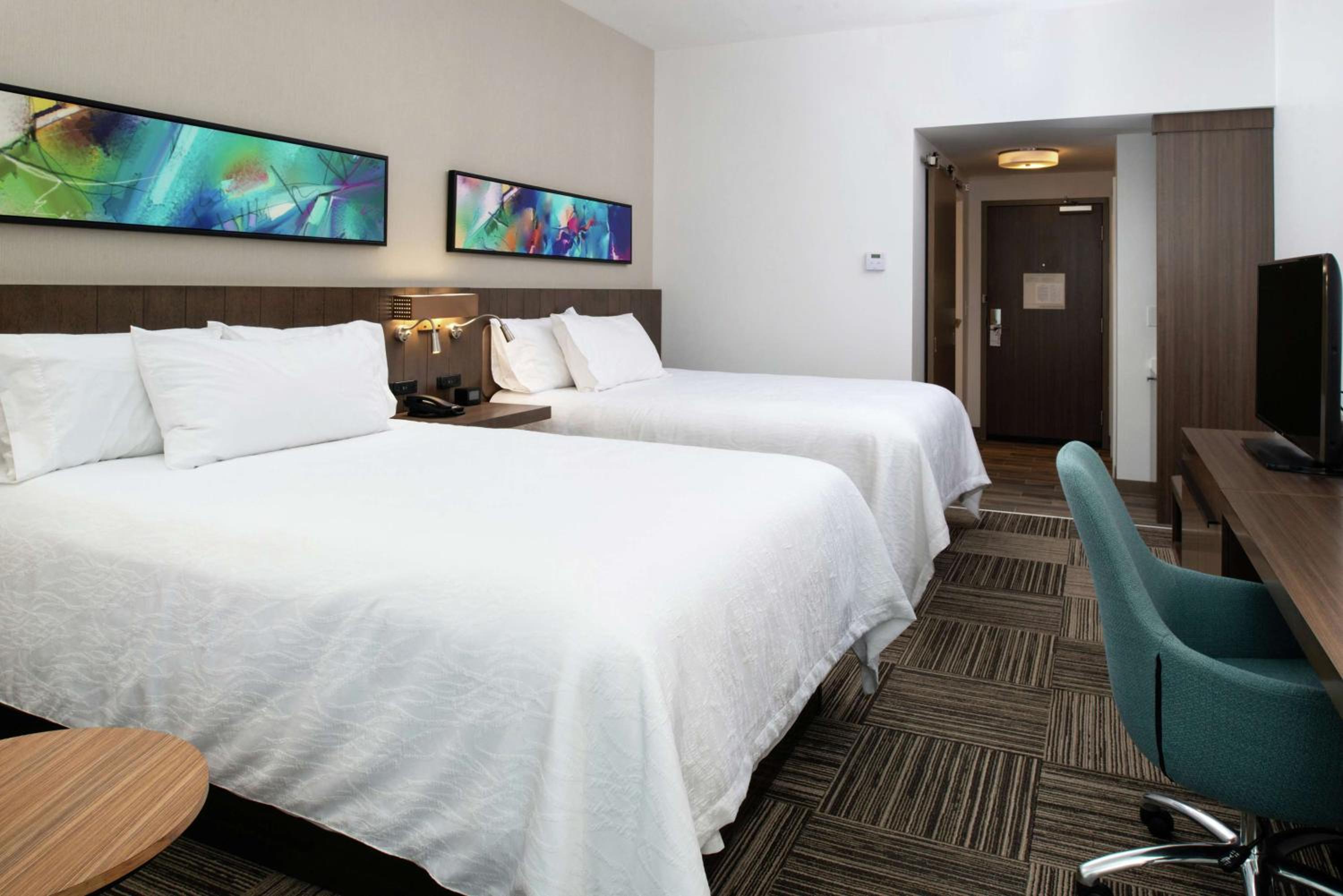 Queen Room with Two Queen Beds photo 2
