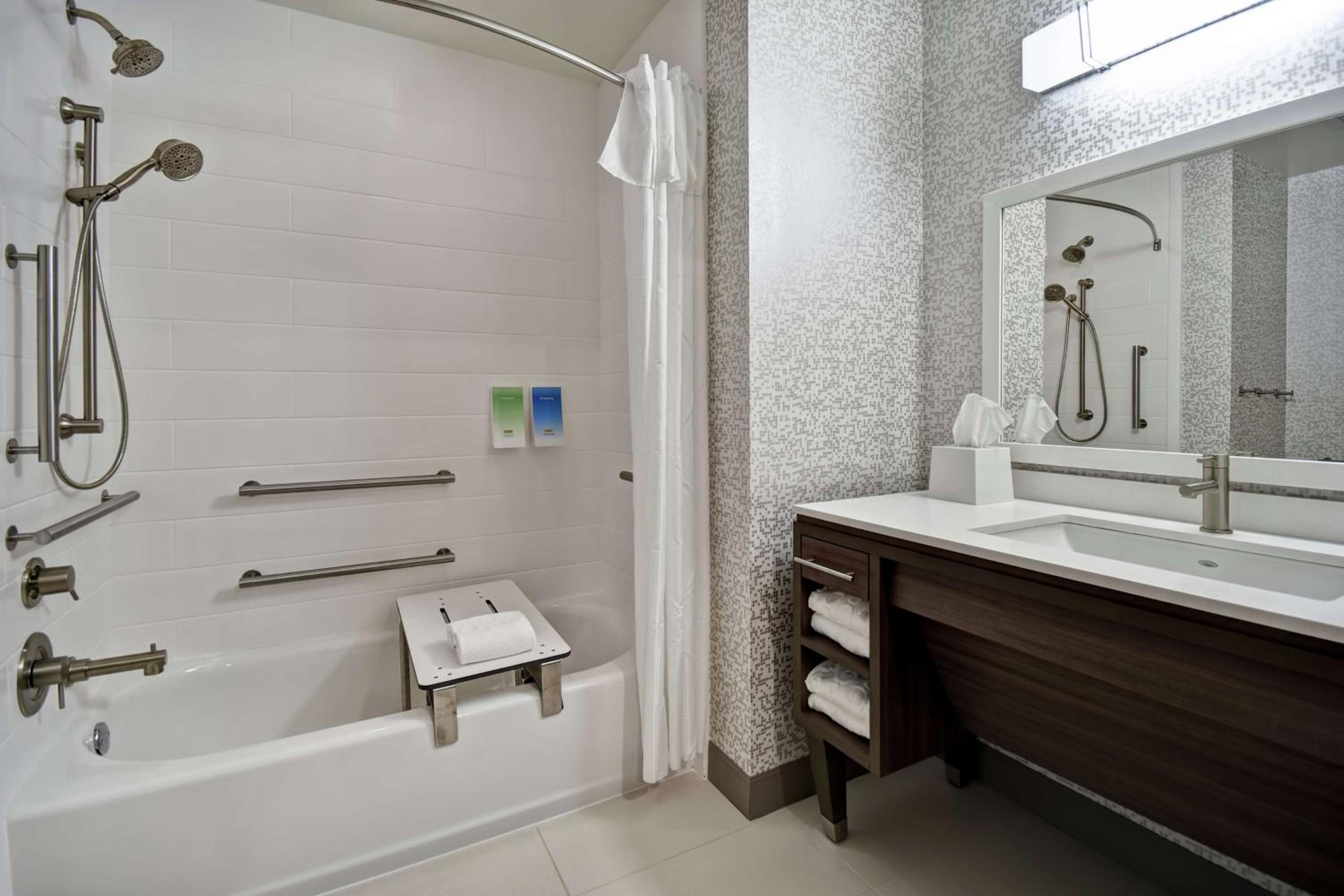 King Studio Suite - Mobility Access/Non-Smoking - Photo 3