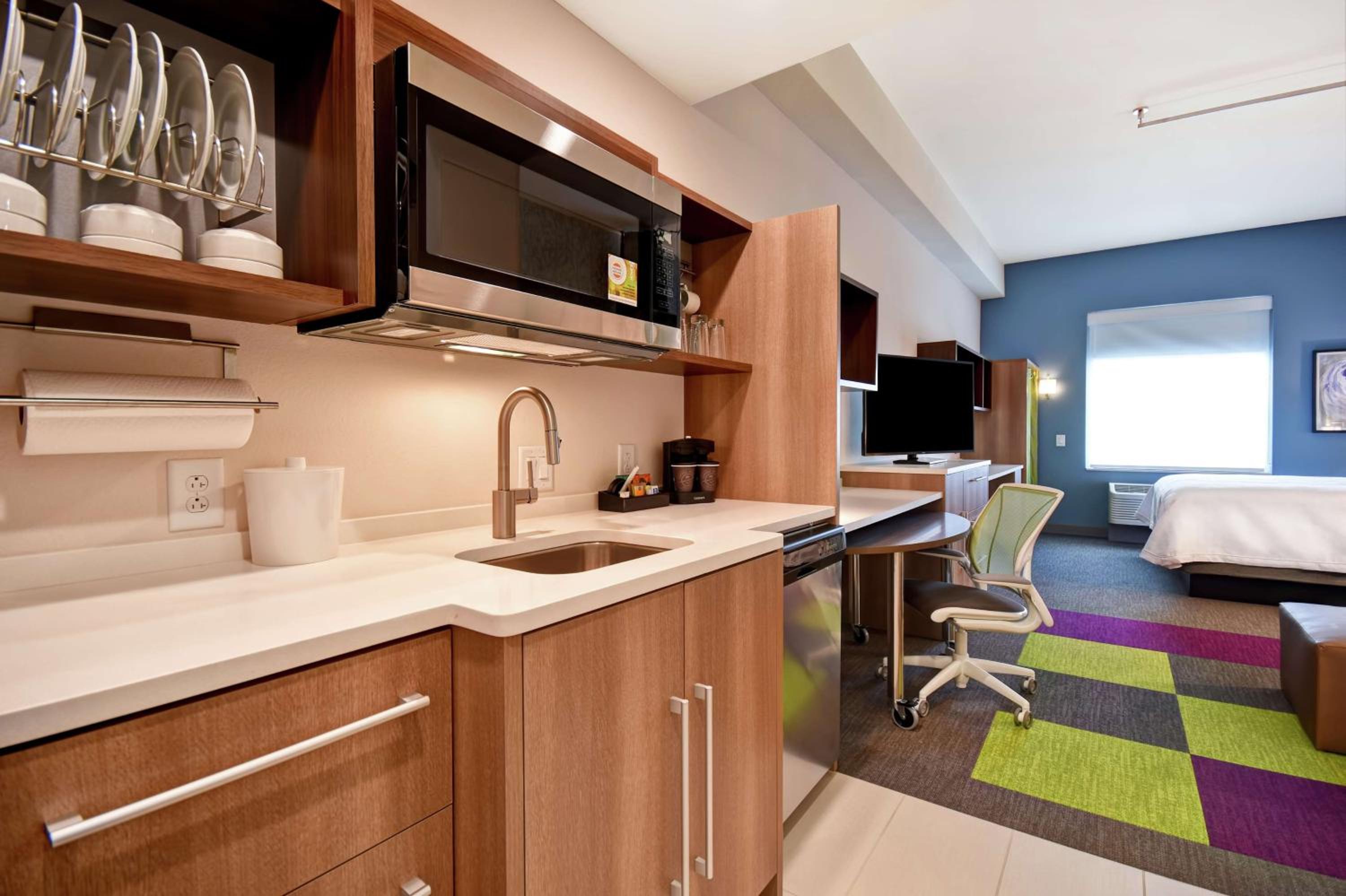 King Studio Suite - Non-Smoking - Photo 9