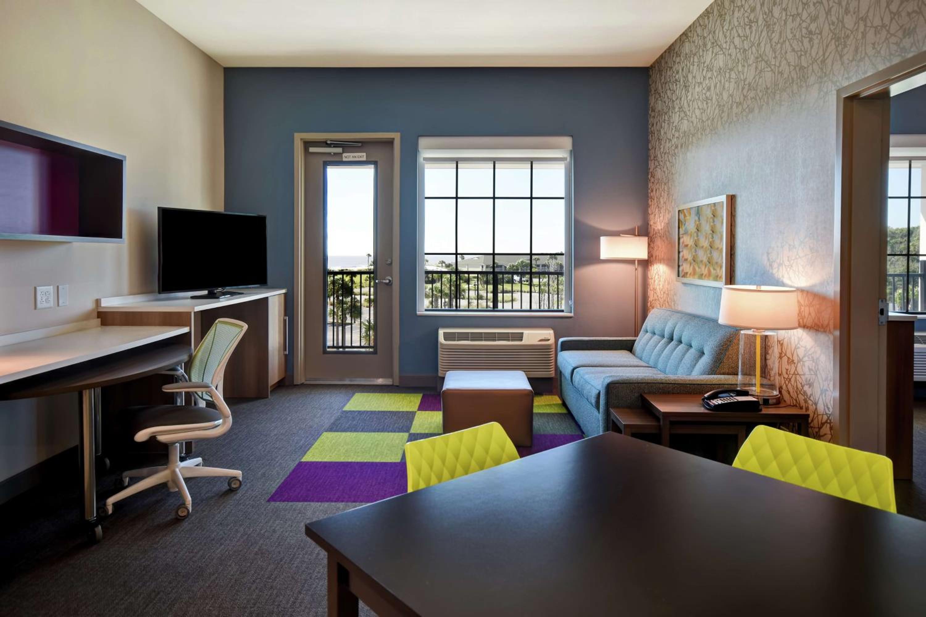 One-Bedroom King Suite with Balcony - Non-Smoking - Photo 11