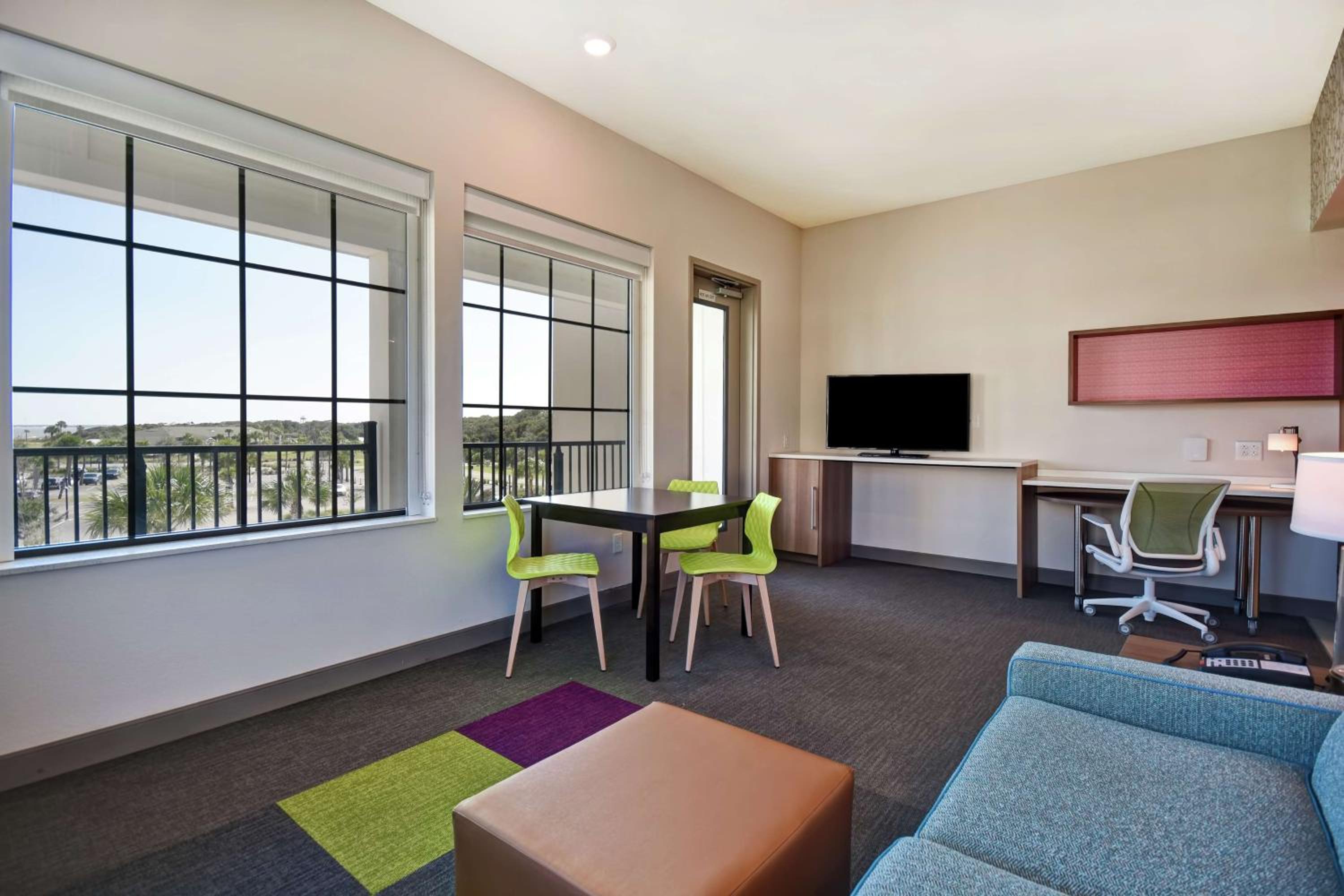 One-Bedroom King Suite with Balcony - Non-Smoking - Photo 6