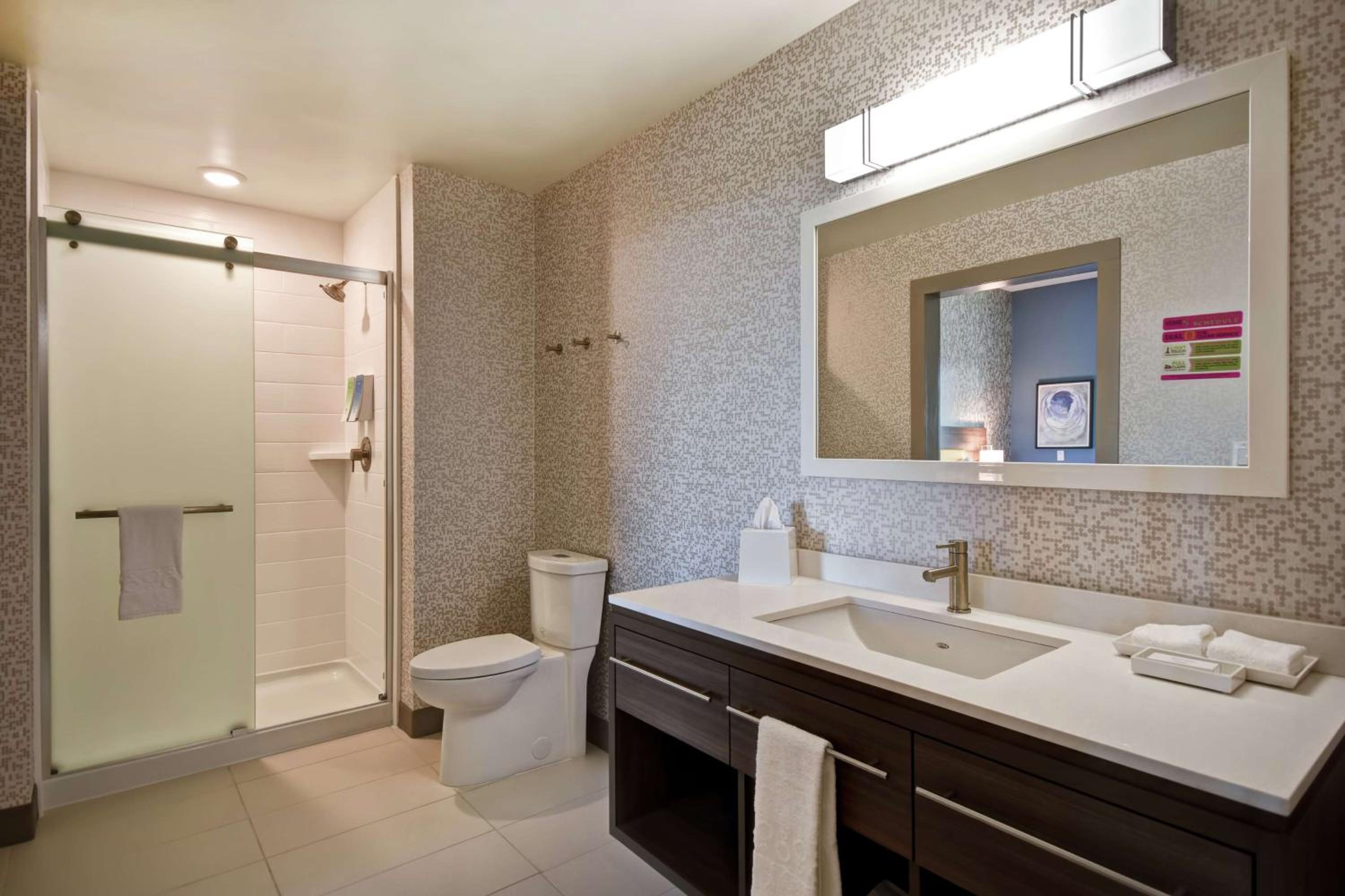 One-Bedroom King Suite - Non-Smoking - Photo 3