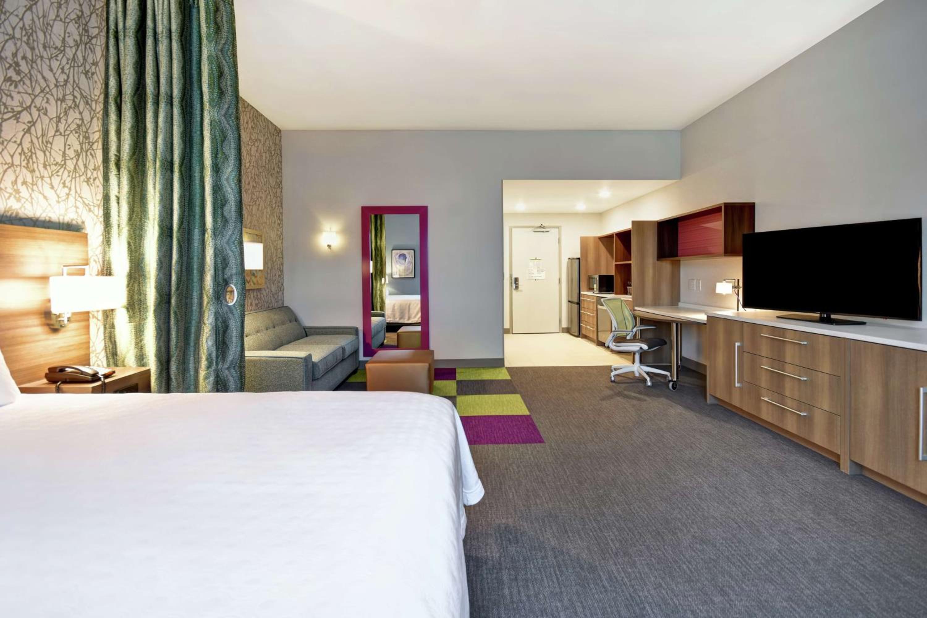 King Studio Suite - Non-Smoking - Photo 5