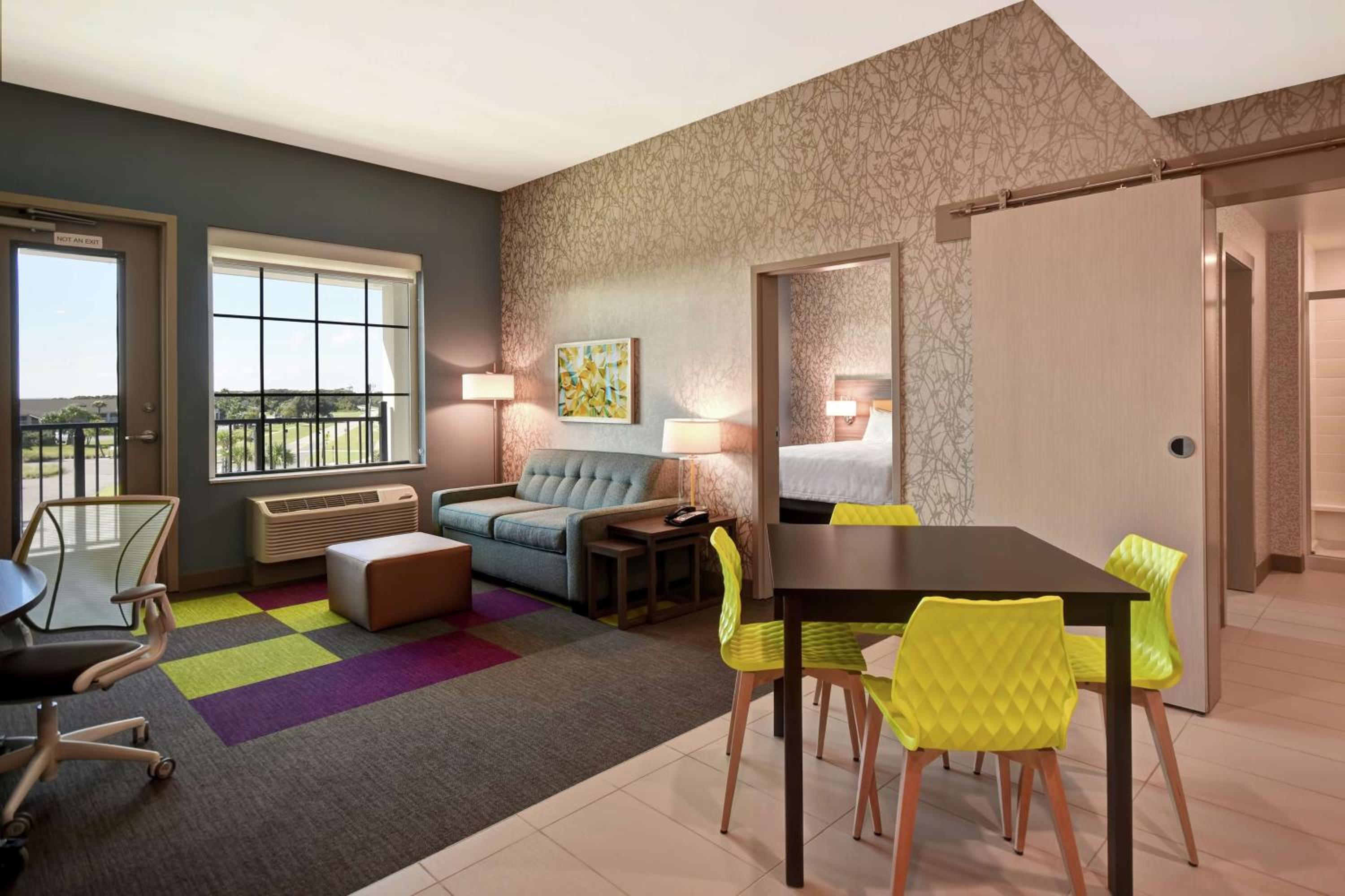 One-Bedroom King Suite with Balcony - Non-Smoking - Photo 9