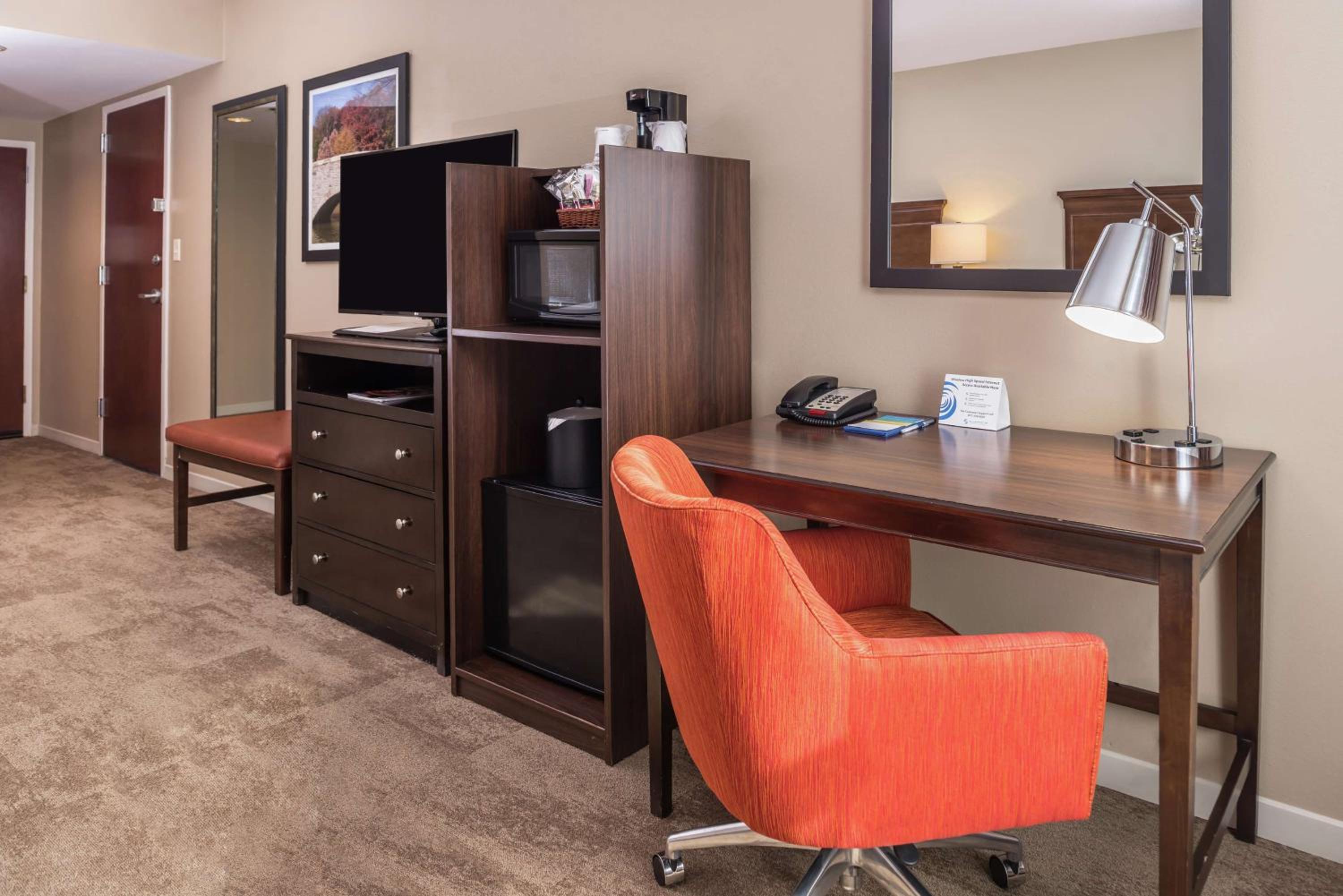 Queen Room with Two Queen Beds - Mobility Access/Non-Smoking - Photo 3