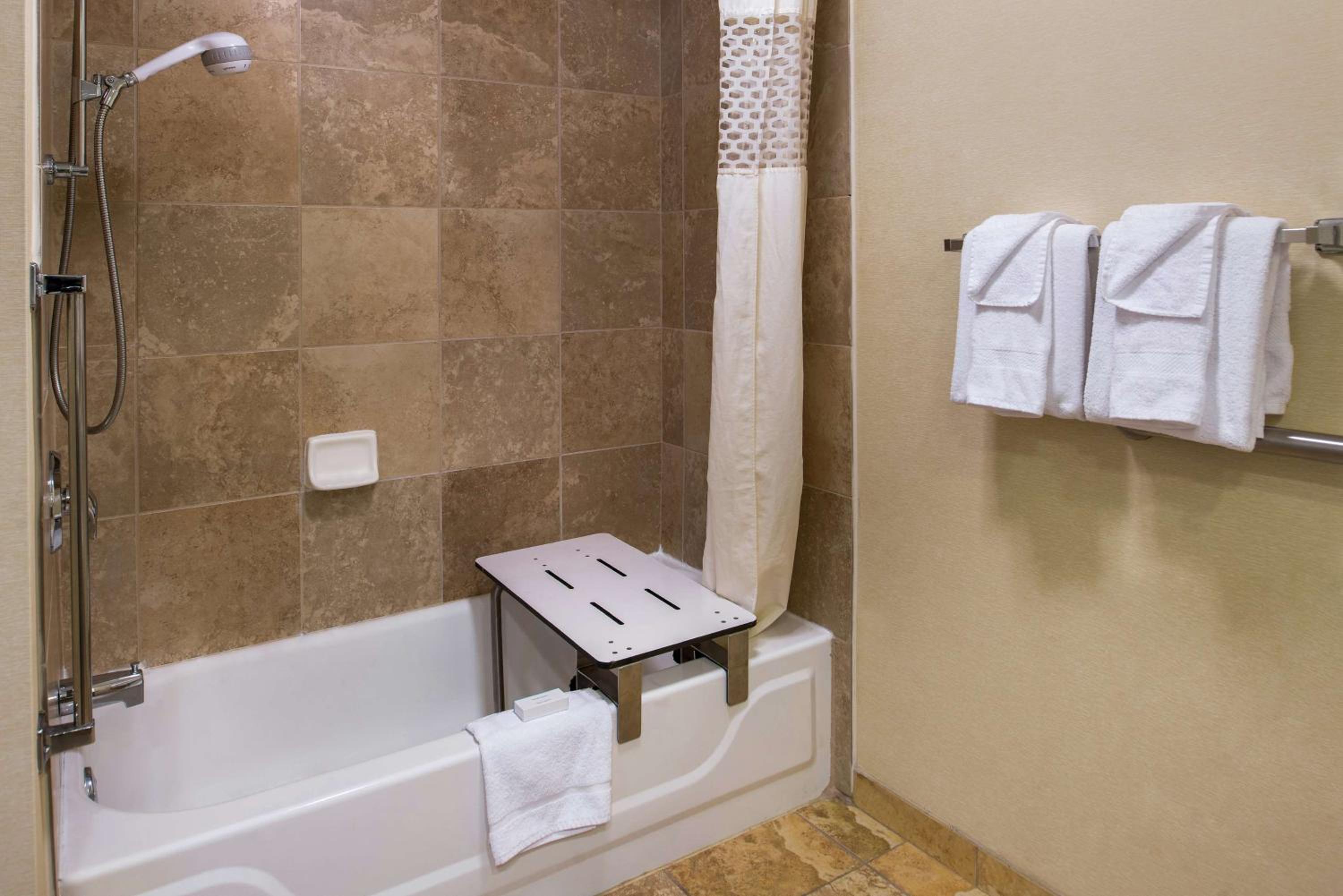 King Room - Mobility Access/Non-Smoking - Photo 3