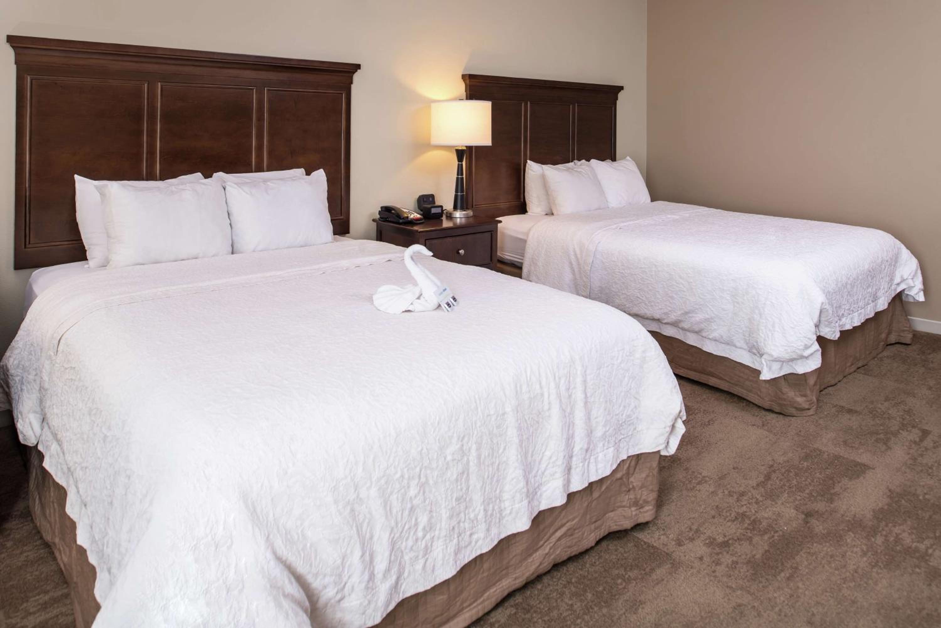 Queen Room with Two Queen Beds - Mobility Access/Non-Smoking - Photo 2