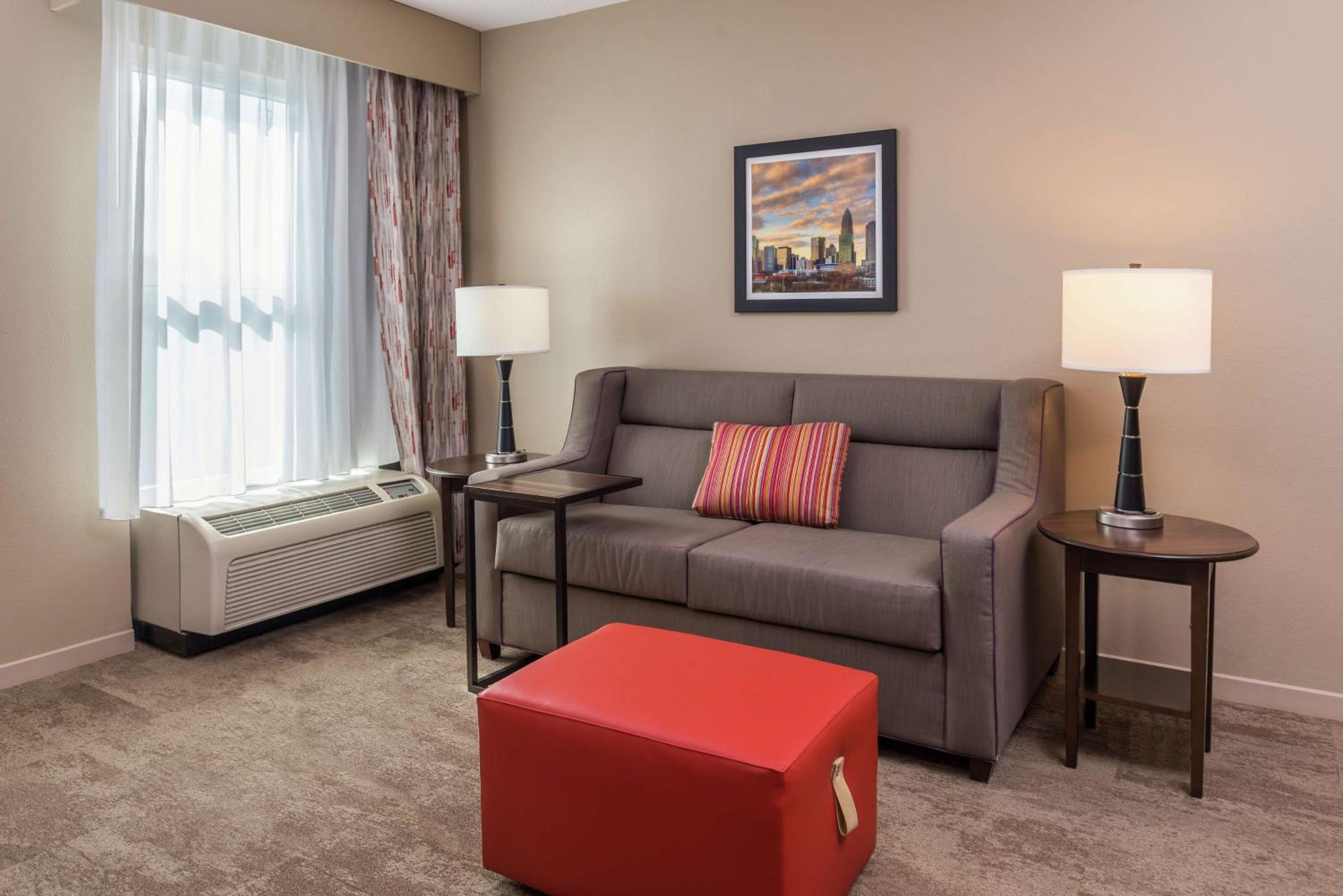 King Suite with Kitchen - Non-Smoking - Photo 6