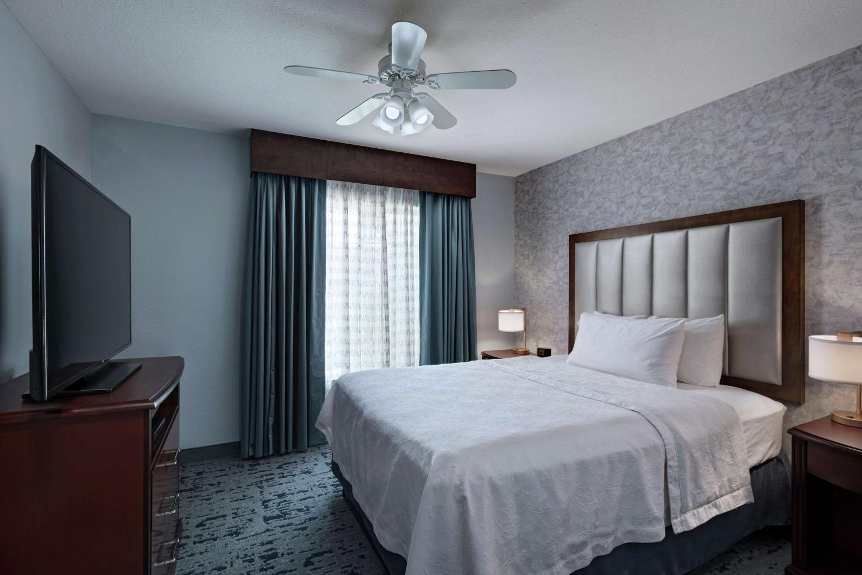 One-Bedroom King Suite - Non-Smoking - Photo 1